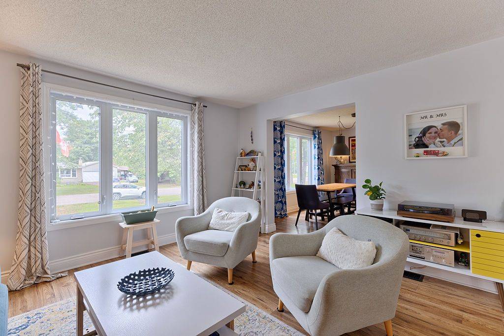 Petawawa, ON K8H 2N7,35 A East ST