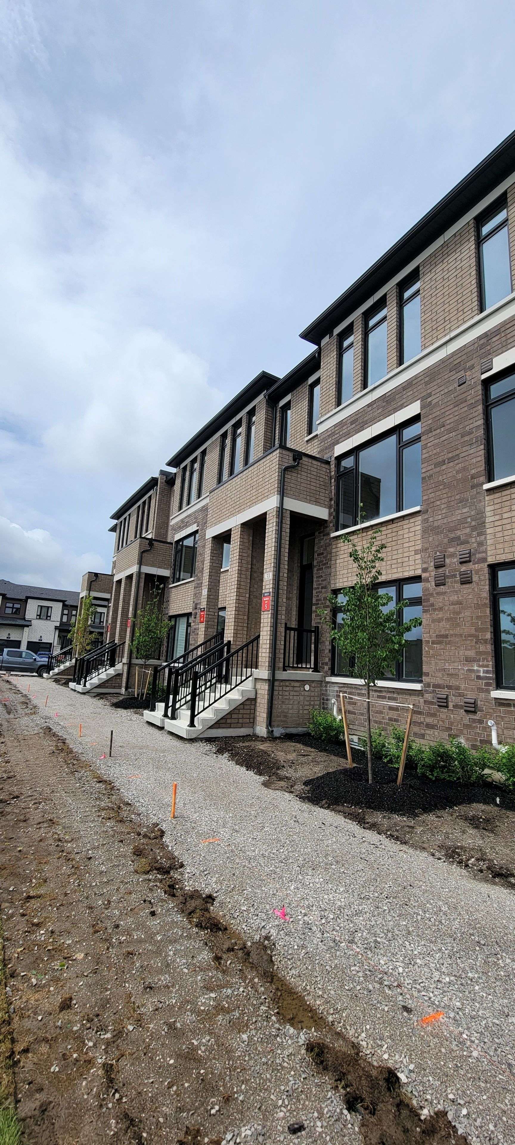 Barrie, ON L4N 5K7,31 Cherry HL