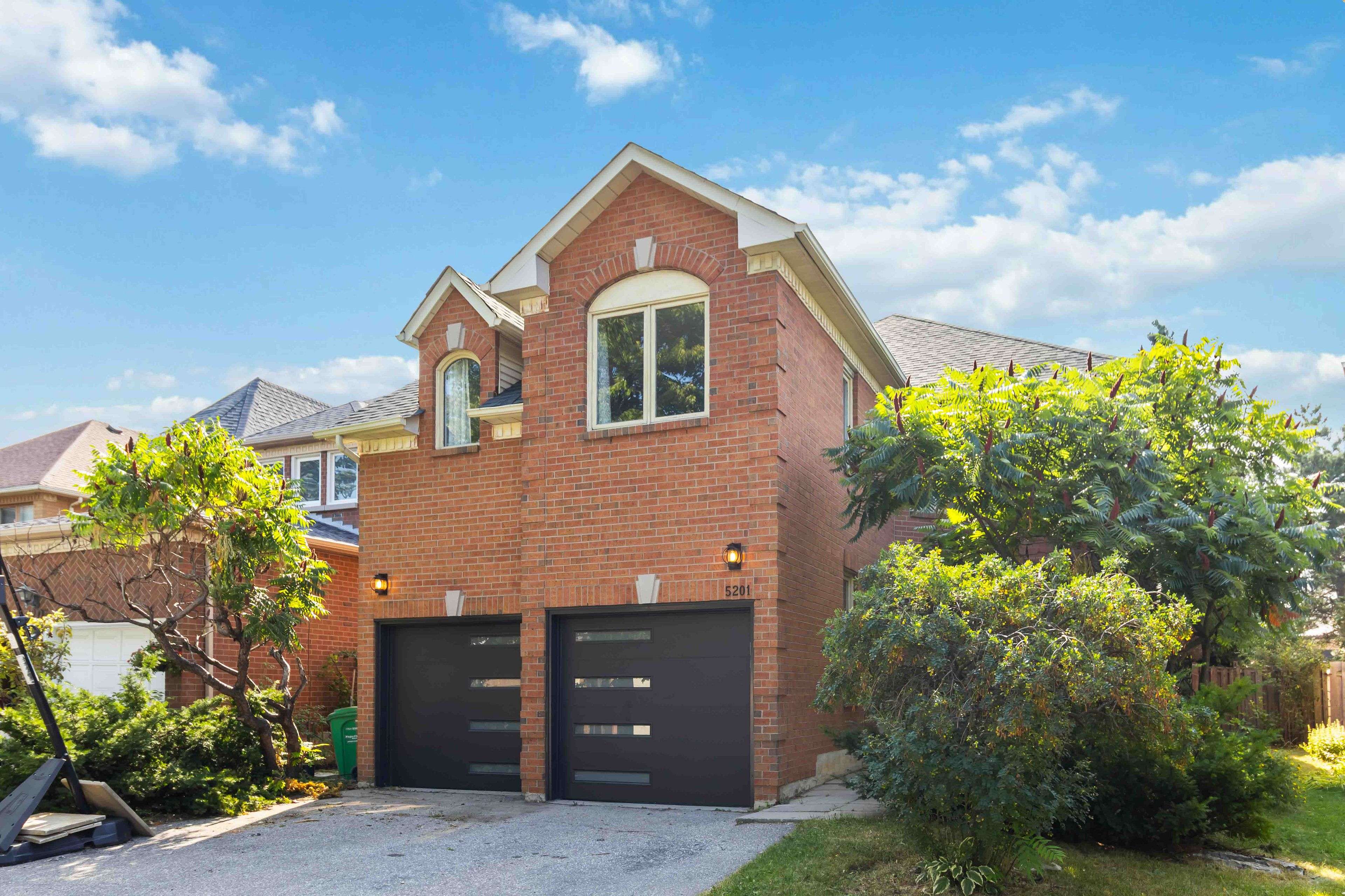 Mississauga, ON L5R 3B1,5201 CHAMPLAIN TRL