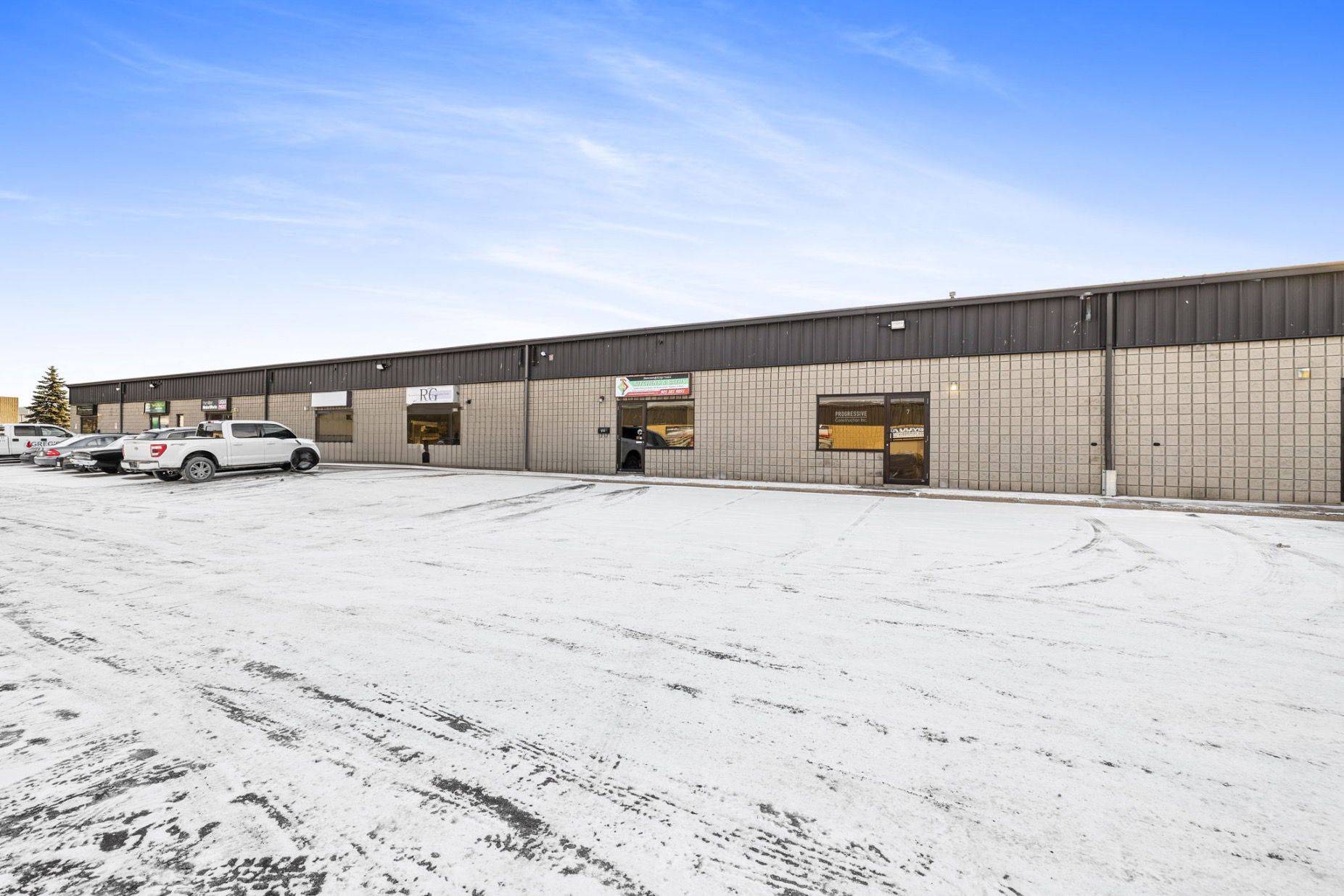 Hamilton, ON L8W 3R4,38 Bigwin RD #B6