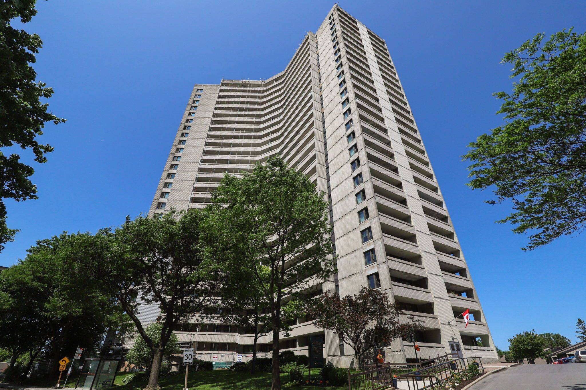 Woodroffe, ON K2B 8G6,1171 Ambleside DR #1002