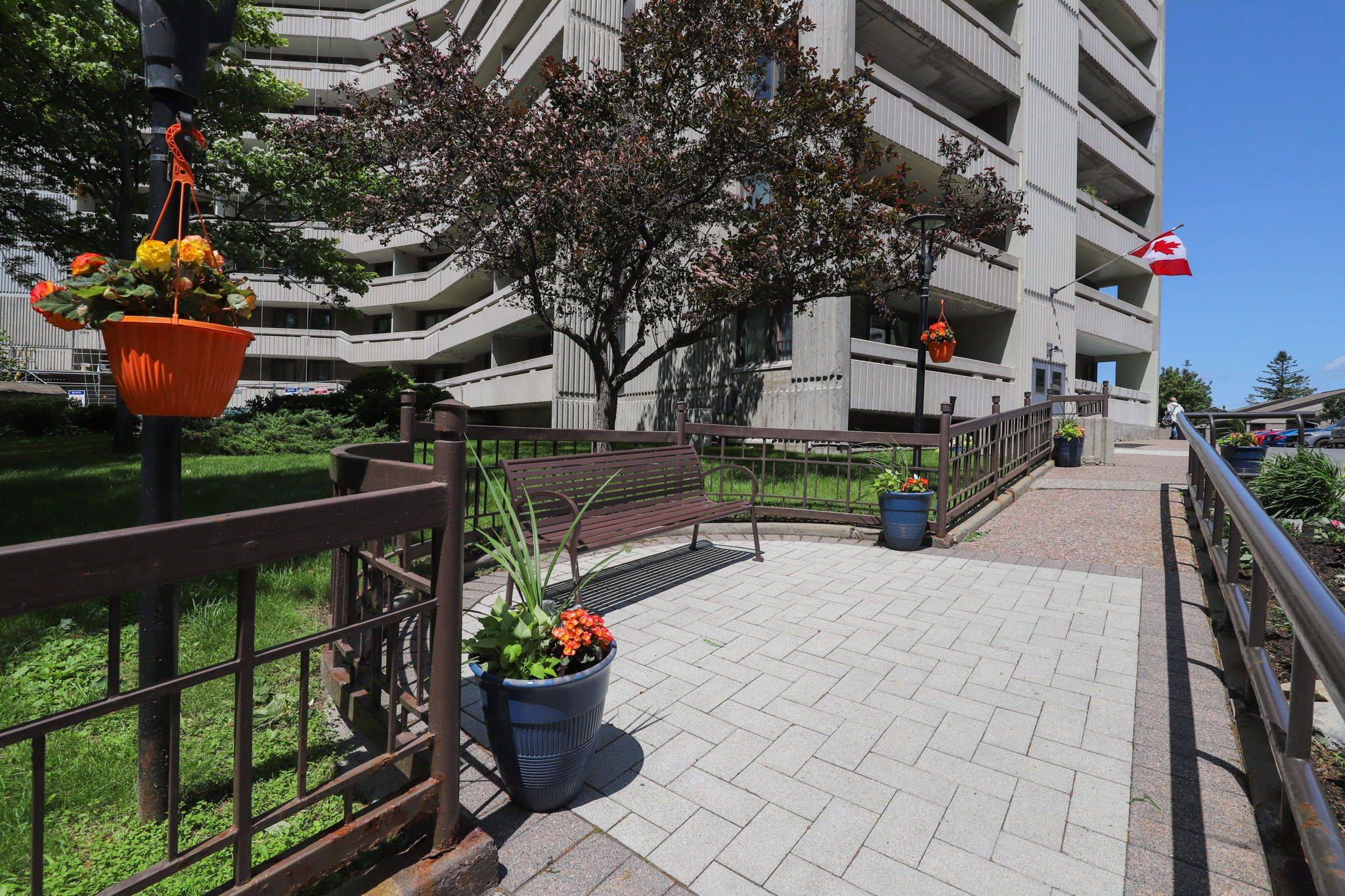 Woodroffe, ON K2B 8G6,1171 Ambleside DR #1002