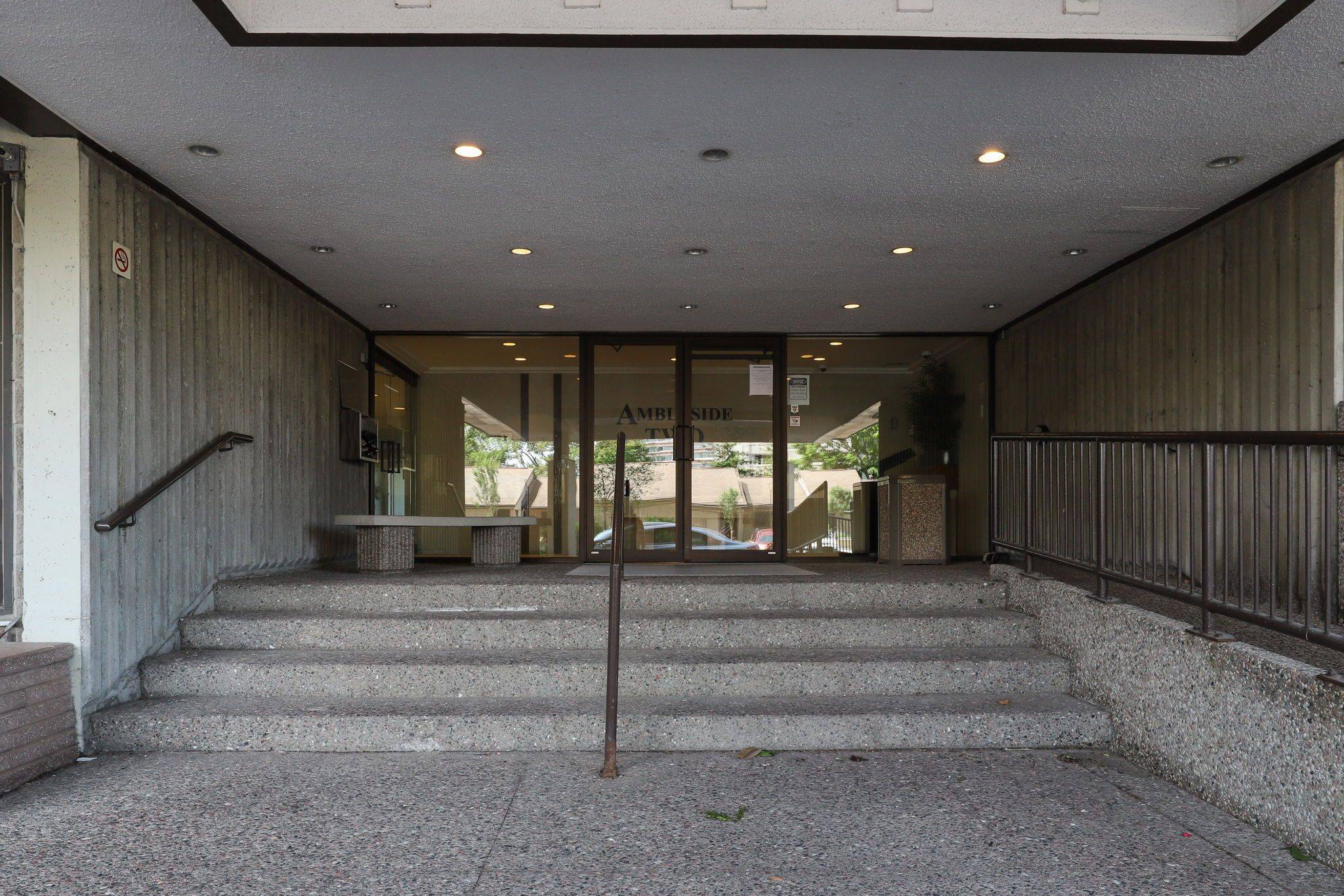 Woodroffe, ON K2B 8G6,1171 Ambleside DR #1002