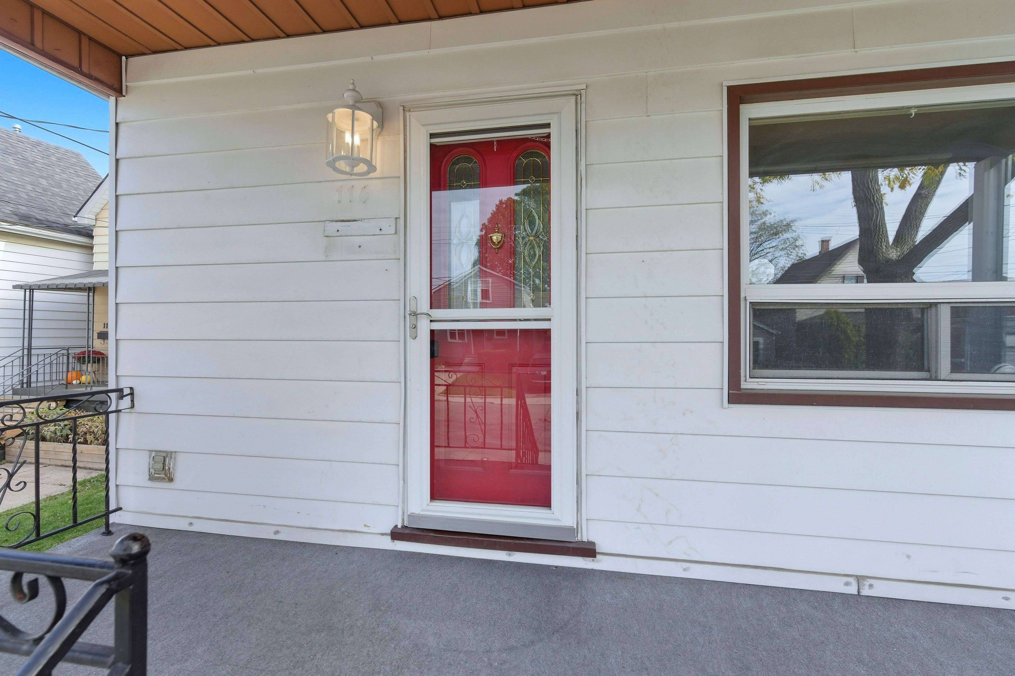 Hamilton, ON L8H 4N7,116 Robins AVE