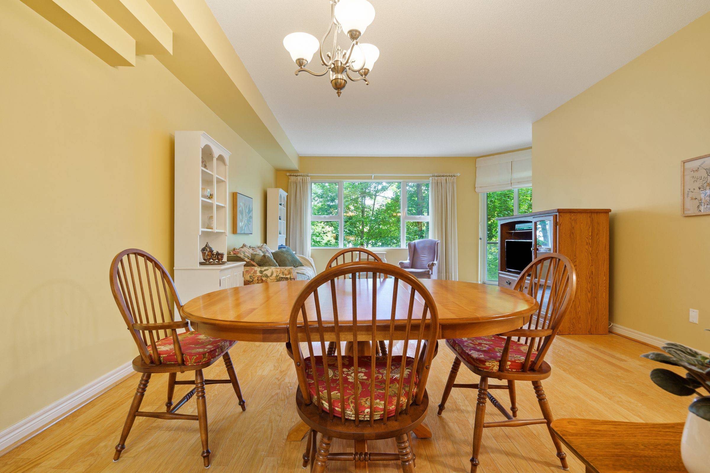 Hamilton, ON L9H 7N8,77 Governors RD #102