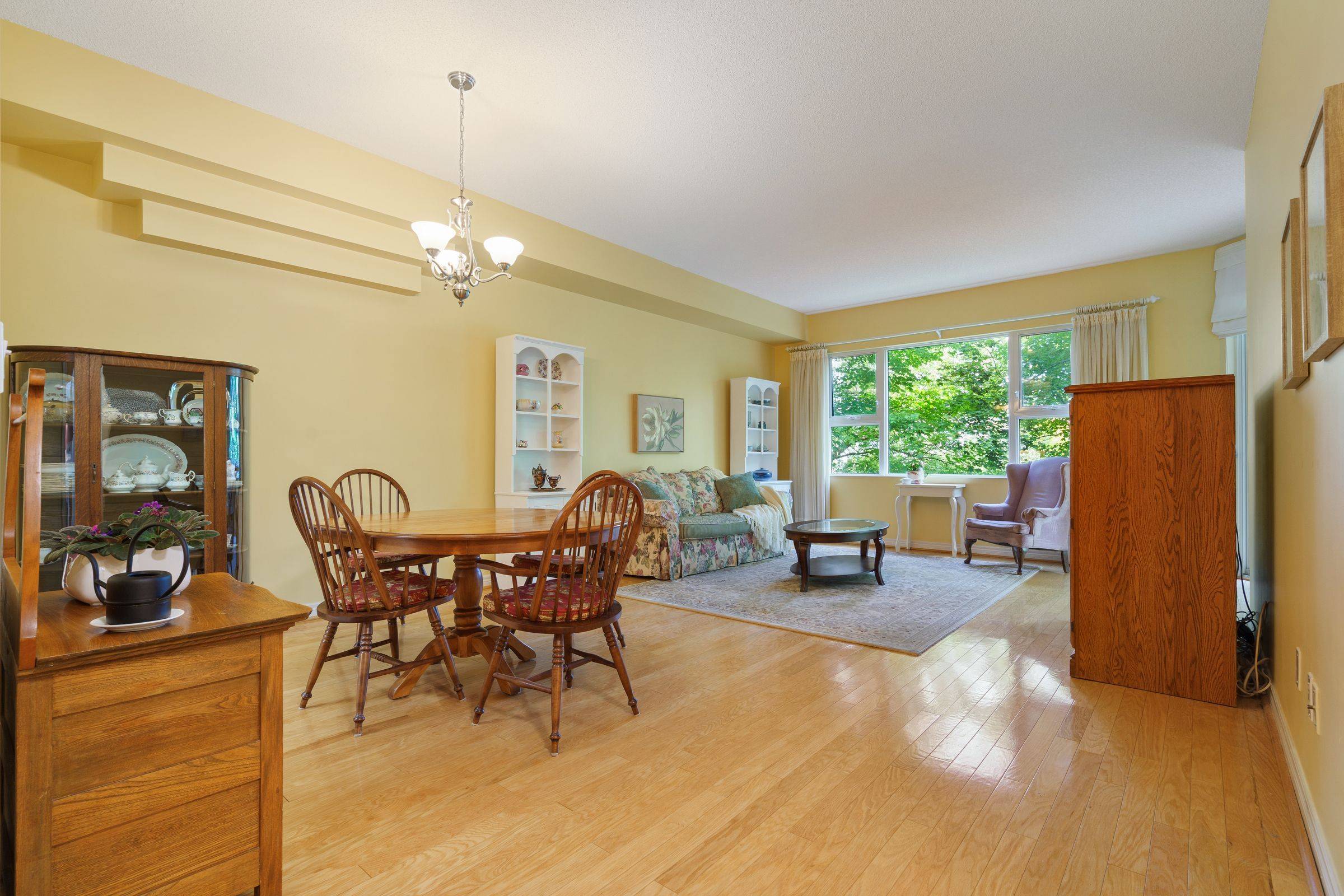 Hamilton, ON L9H 7N8,77 Governors RD #102