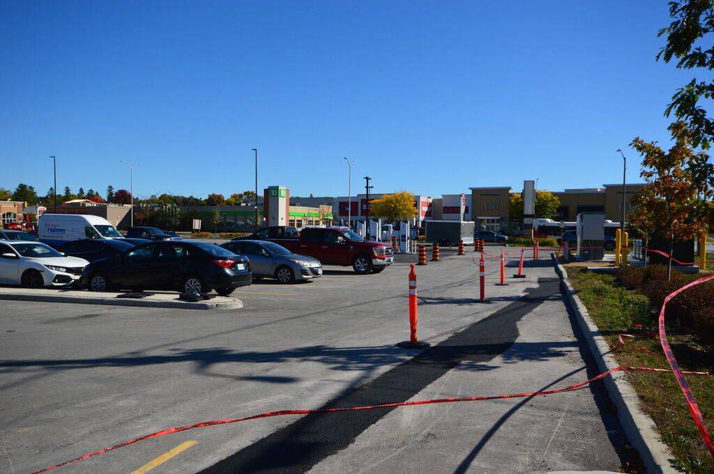 Woodroffe, ON K2A 3V5,348 Woodroffe AVE