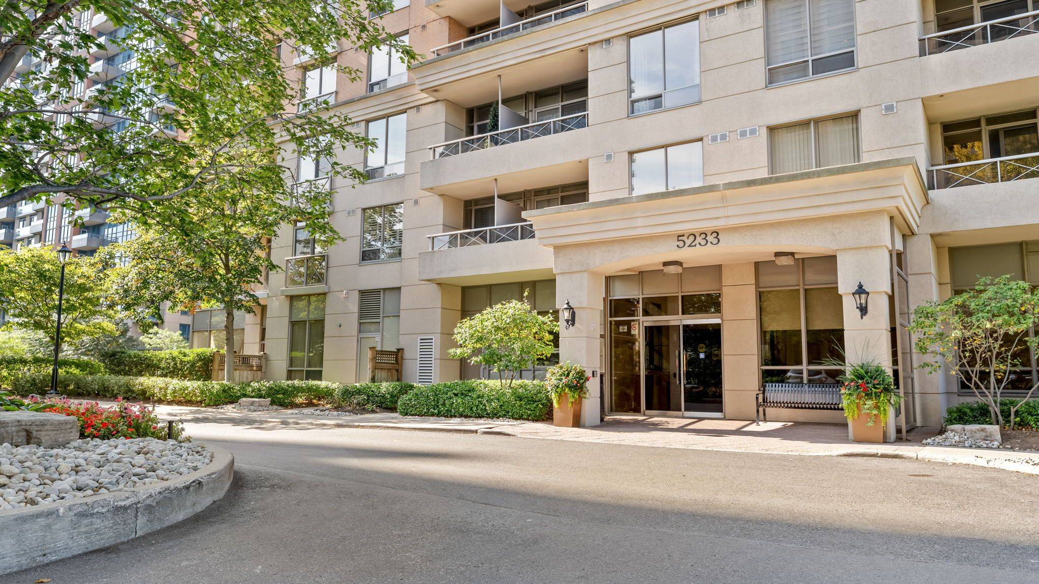 Toronto W08, ON M9B 6M1,5233 Dundas ST W #420