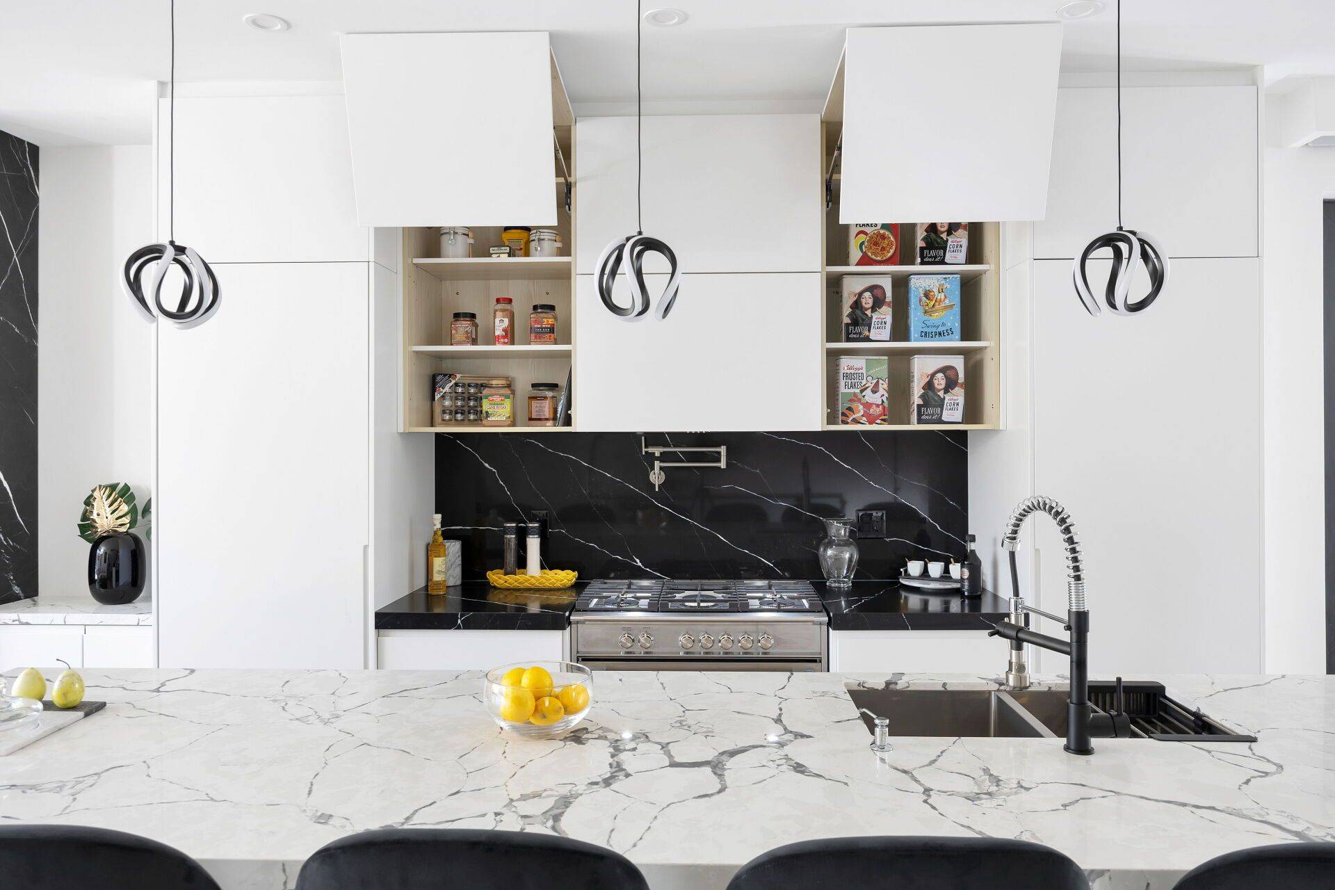 Toronto W06, ON M8V 3A2,40 Sixth ST