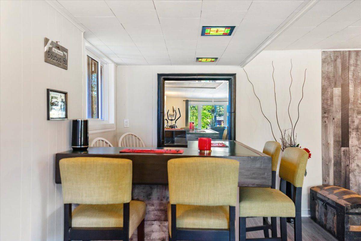 Whitby, ON L1N 1E2,931 Bayview AVE N