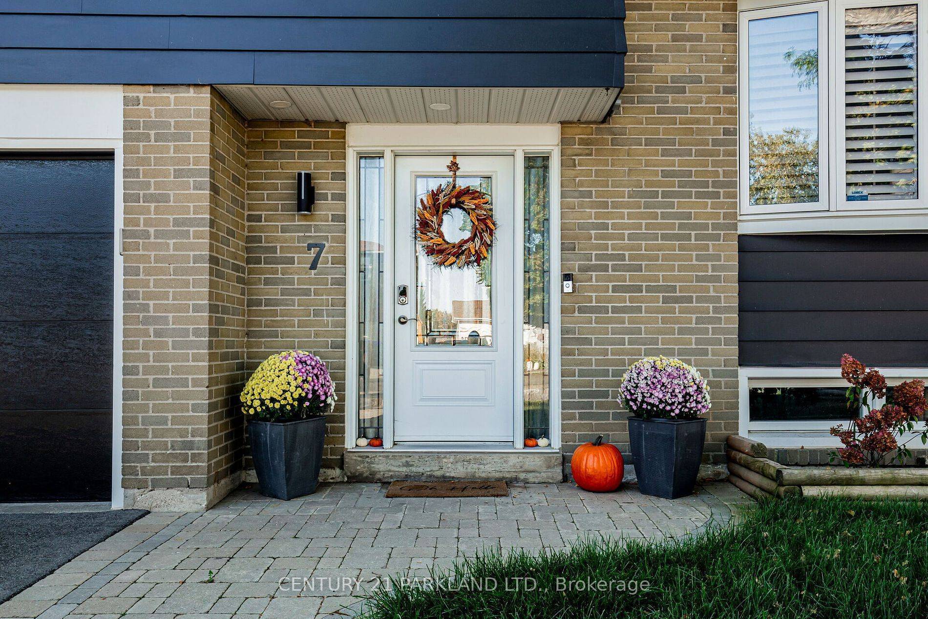 New Tecumseth, ON L0G 1W0,7 Brown ST