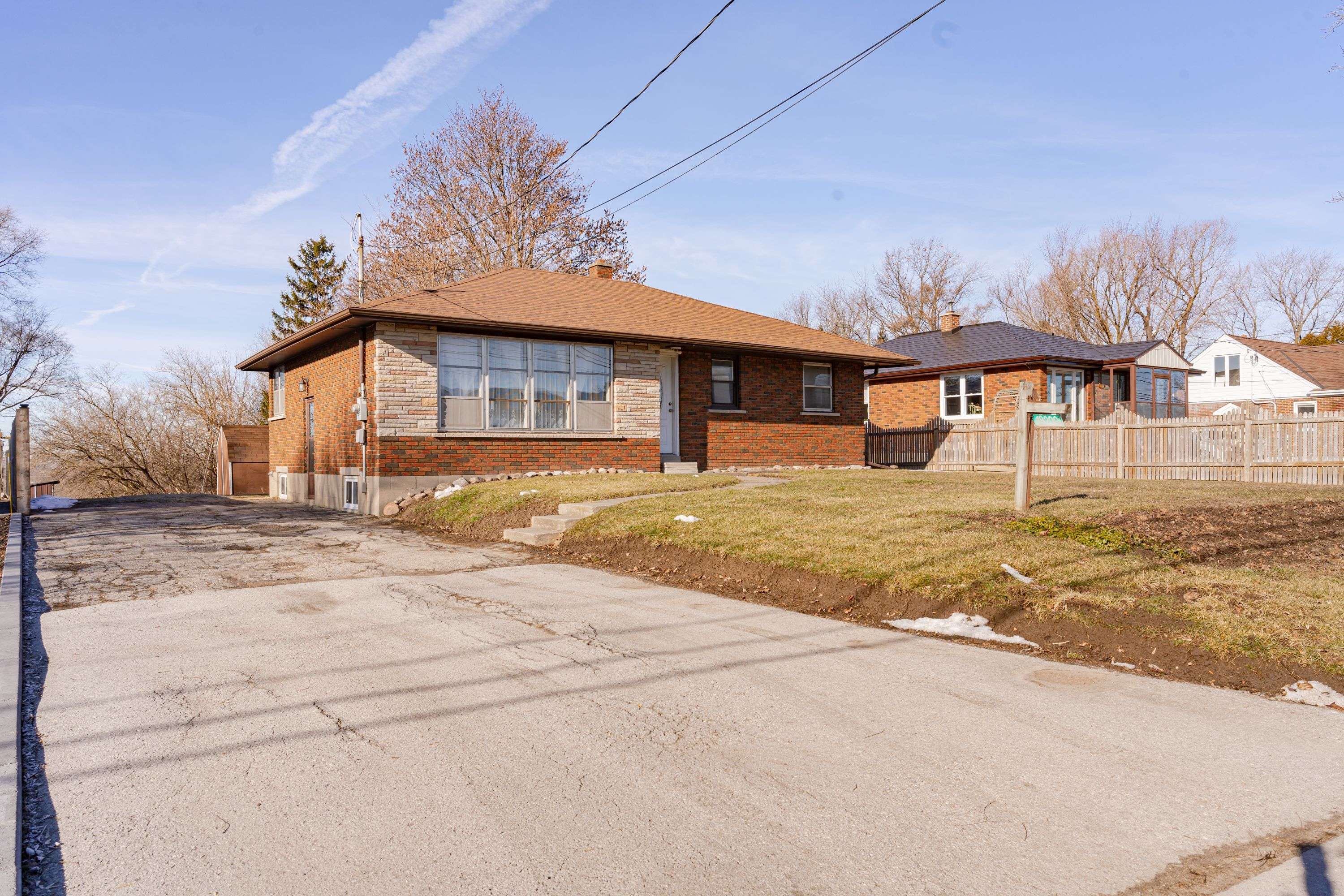East Gwillimbury, ON L9N 0M5,18200 Leslie ST