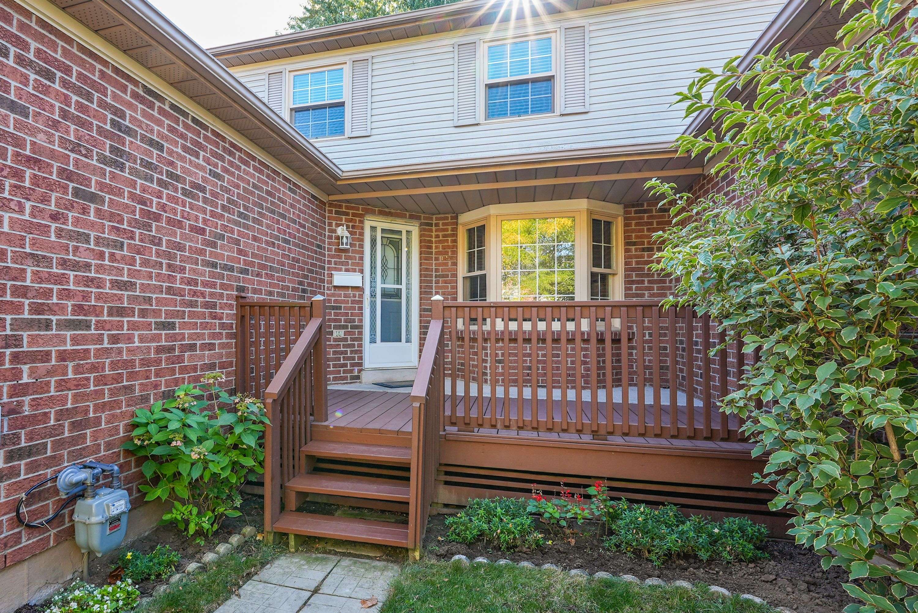 Grimsby, ON L3M 5G9,15 Hedgelawn DR