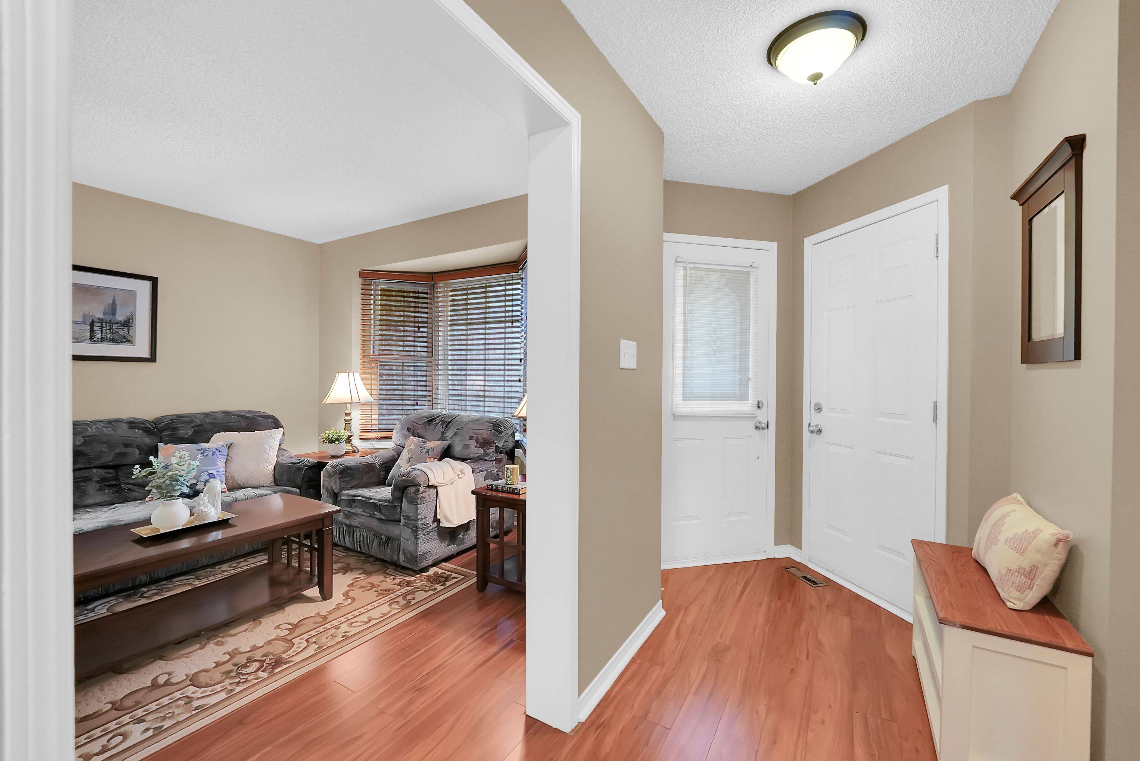 Grimsby, ON L3M 5G9,15 Hedgelawn DR