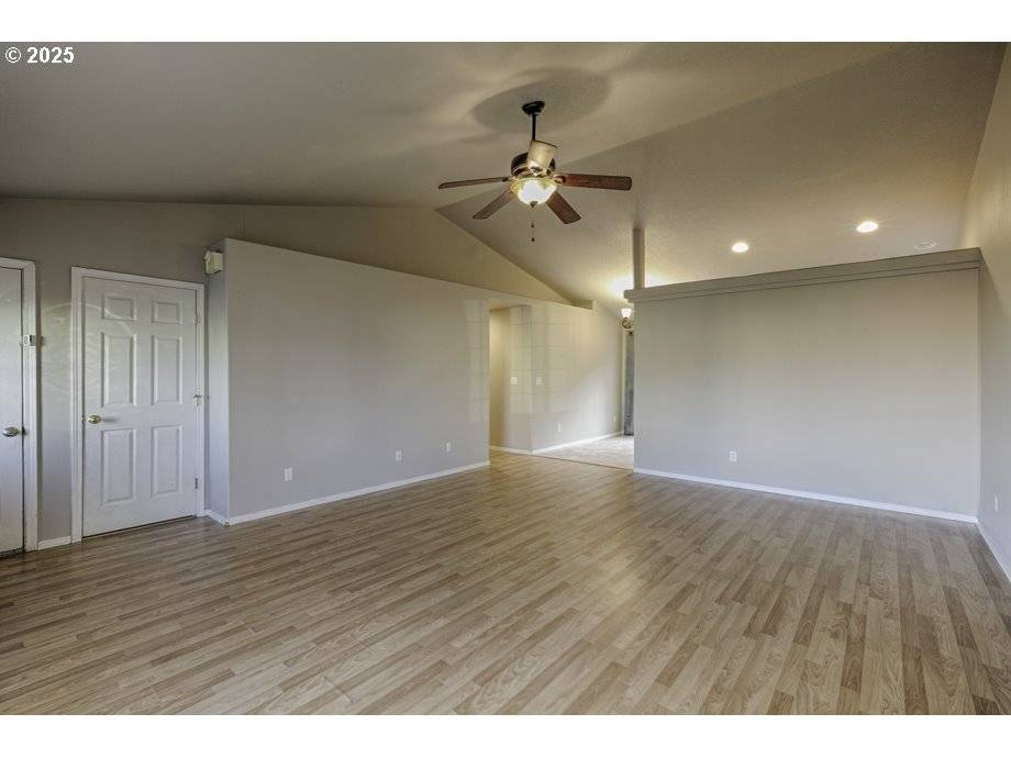 Salem, OR 97305,4942 SELWAY ST