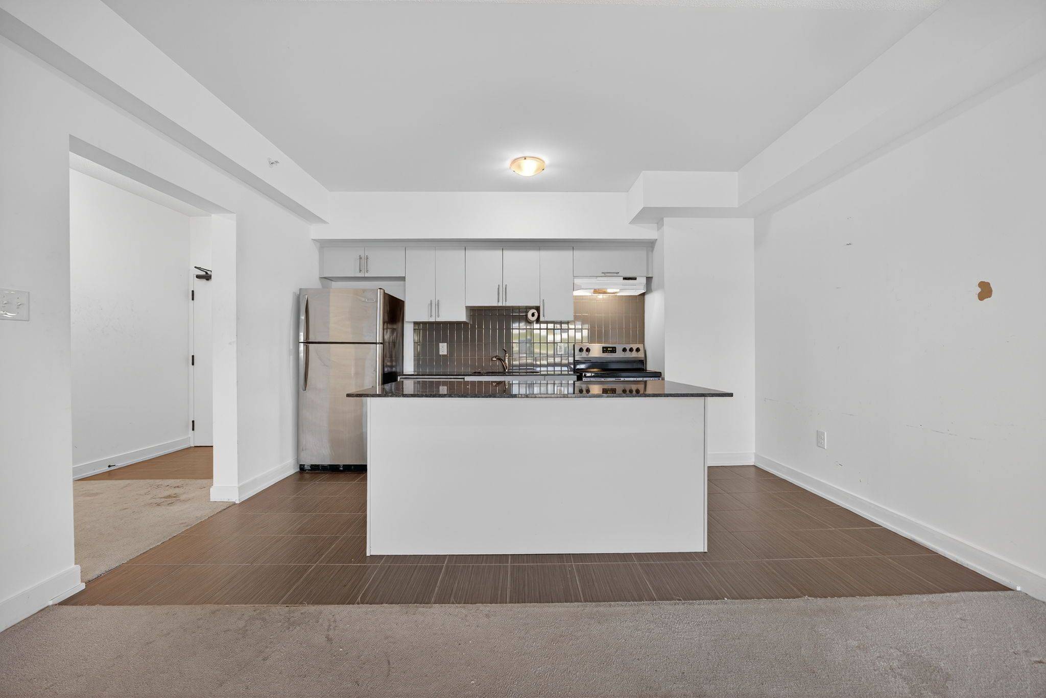 Barrie, ON L9J 0J9,6 Spice WAY #104