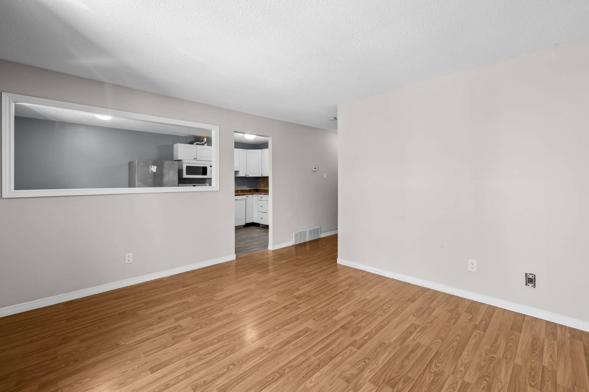 Kanata, ON K2L 1R4,82 Glamorgan DR