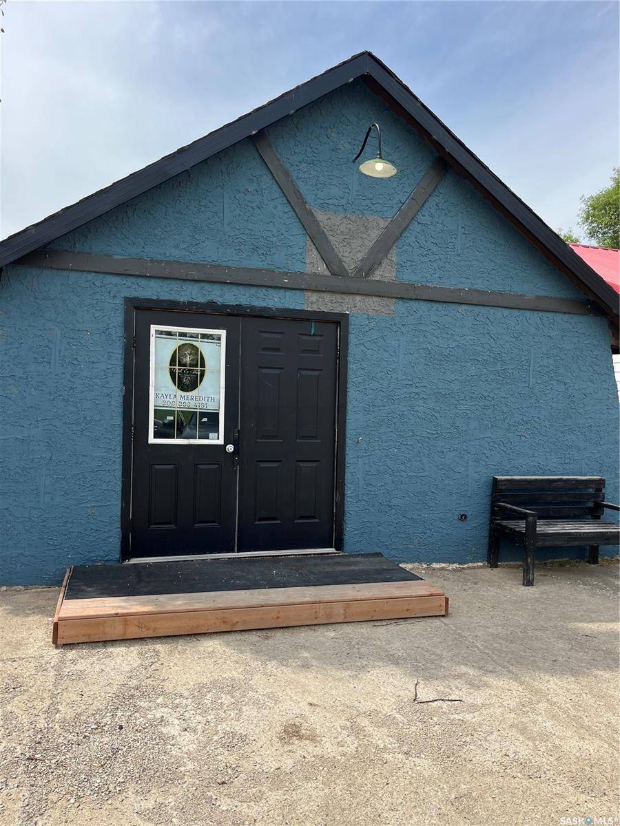 Luseland, SK S0L 2A0,406 Grand AVENUE