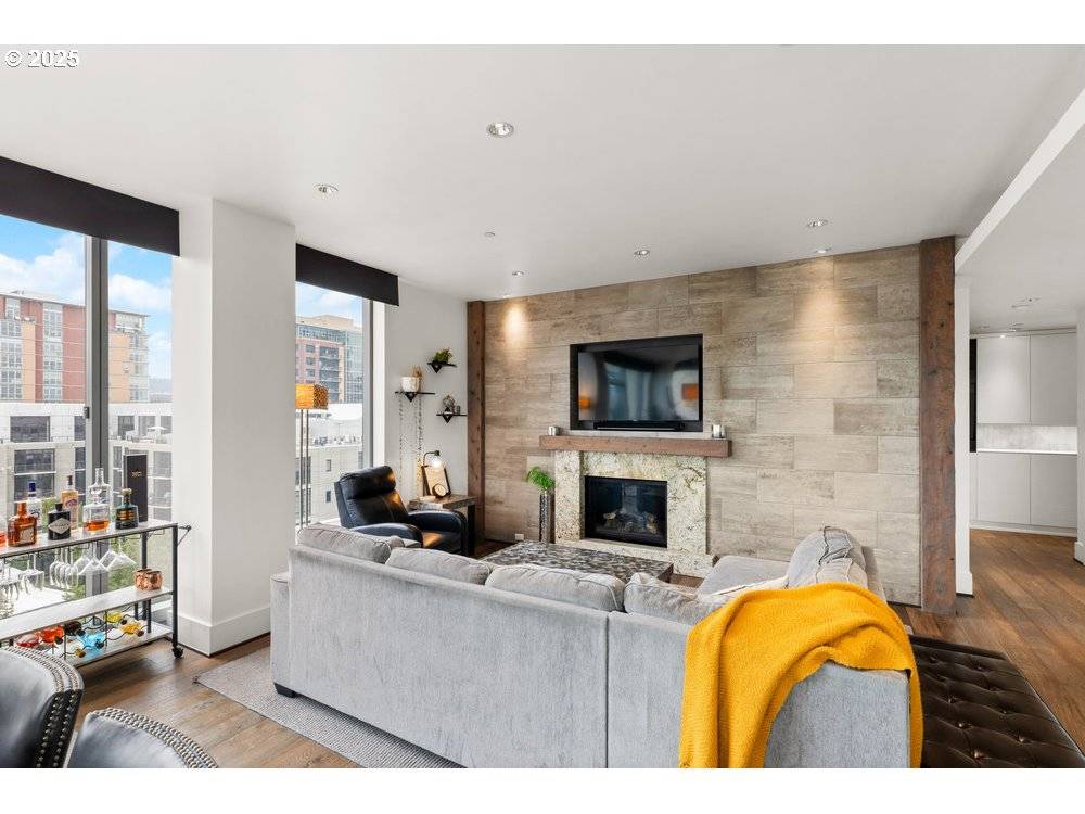 Portland, OR 97209,1001 NW LOVEJOY ST #810