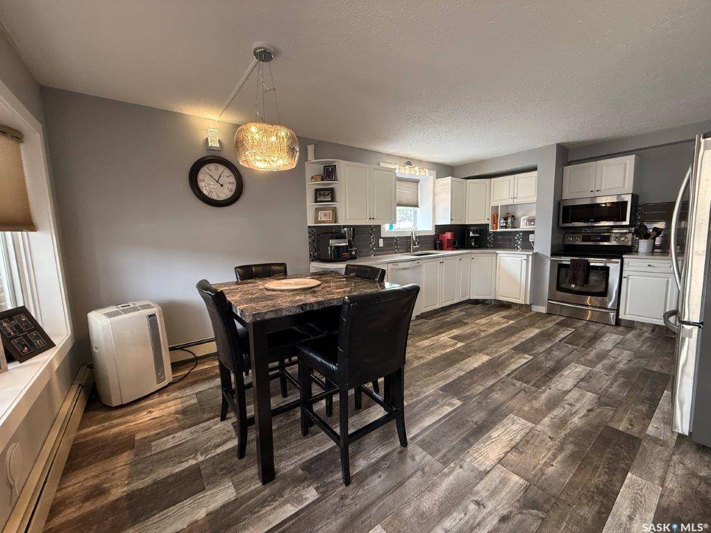 Kindersley, SK S0L 1S0,122 1st AVENUE E #2