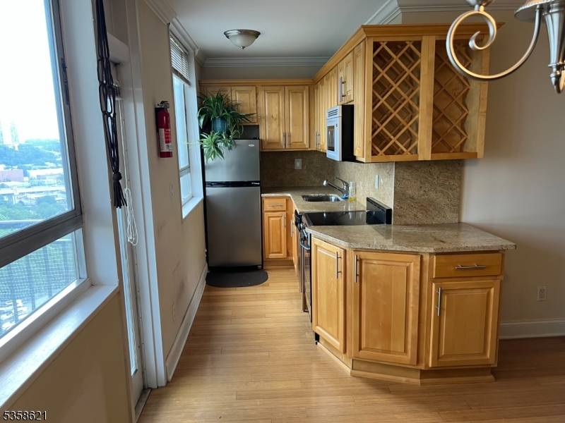 Union City, NJ 07087,100 Manhattan Ave