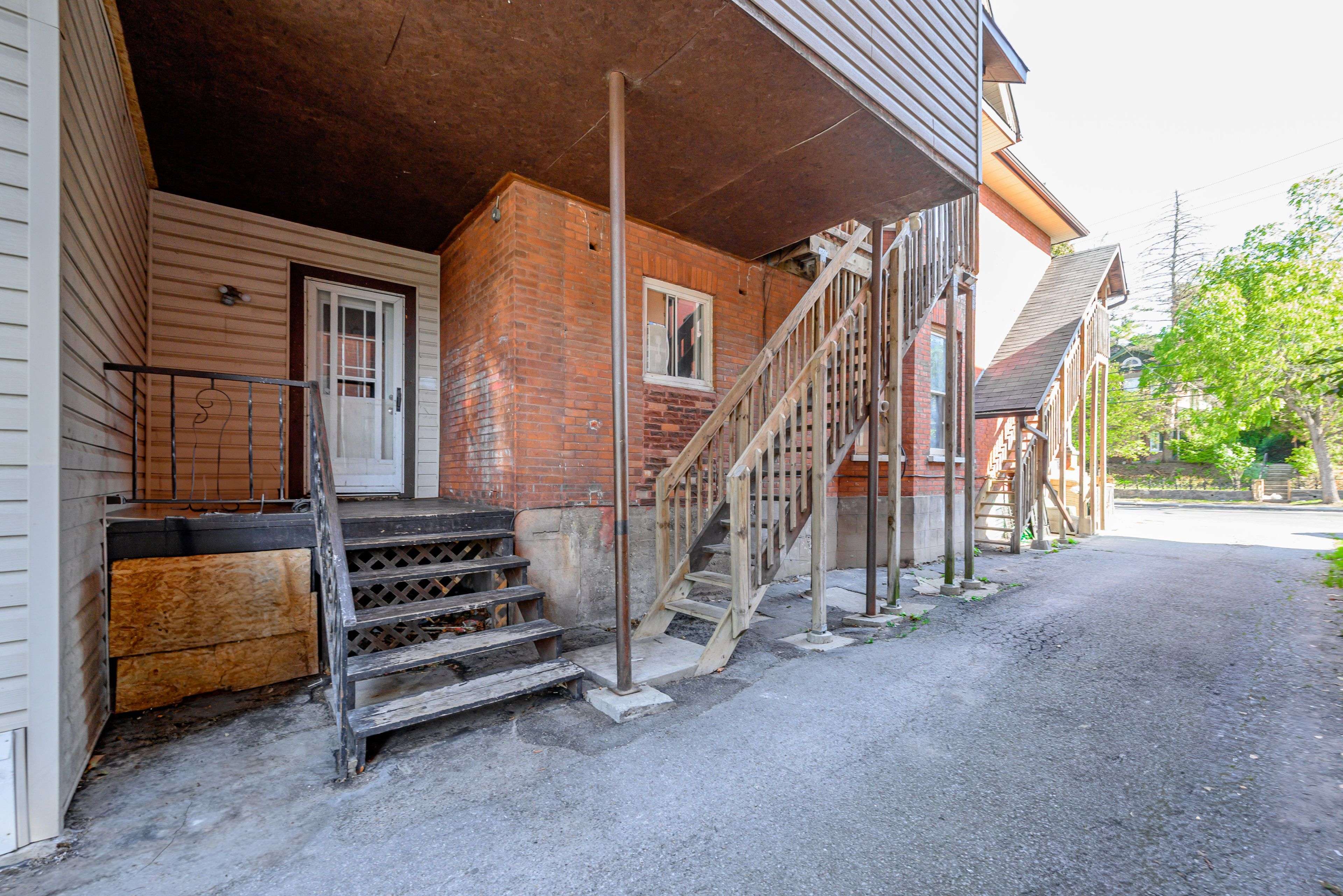 Peterborough, ON K9H 3W6,541 Aylmer ST N