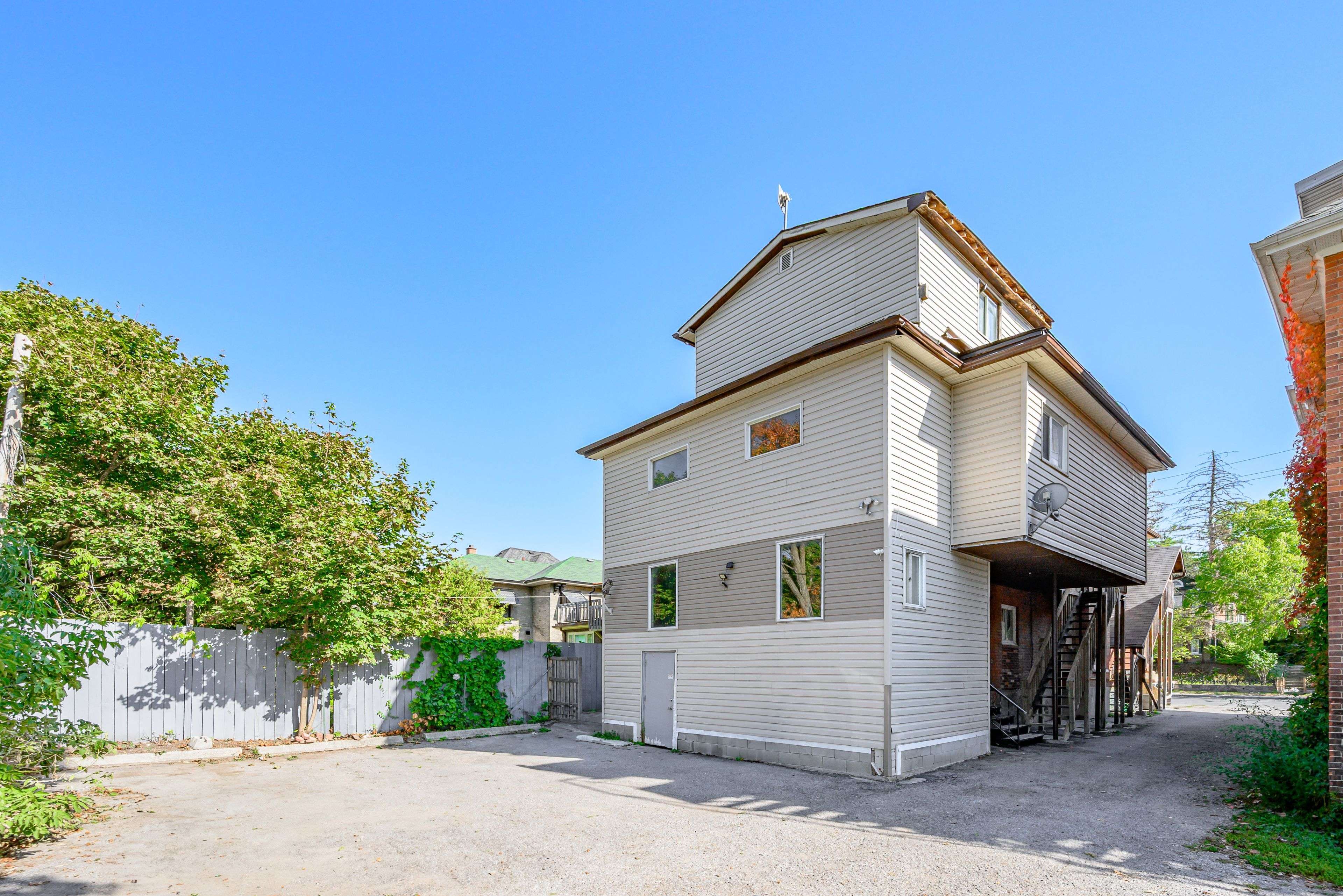 Peterborough, ON K9H 3W6,541 Aylmer ST N