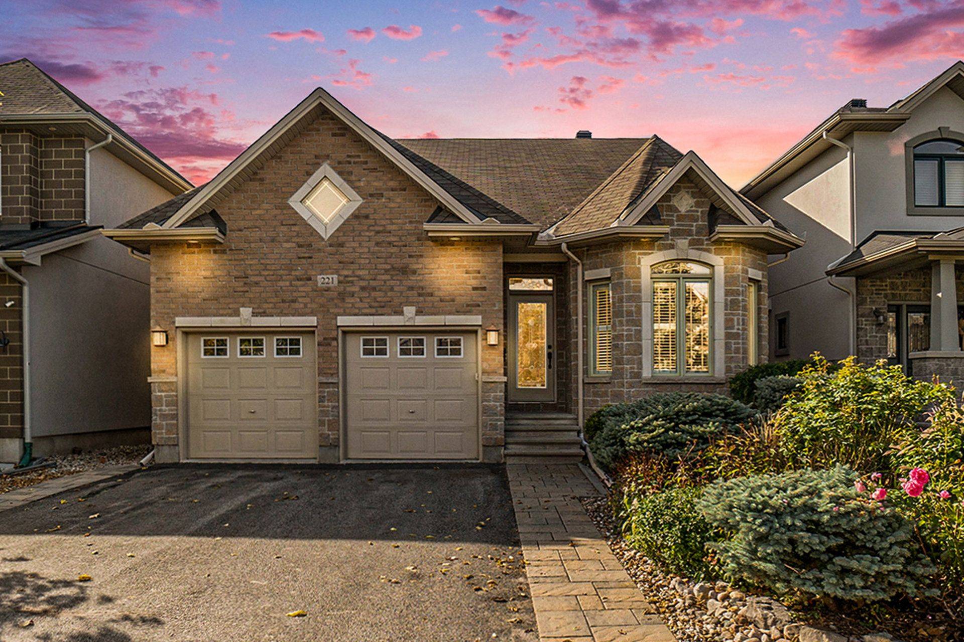 Mooneys Bay - Carleton Heights And Area, ON K2C 4J2,221 Madhu CRES