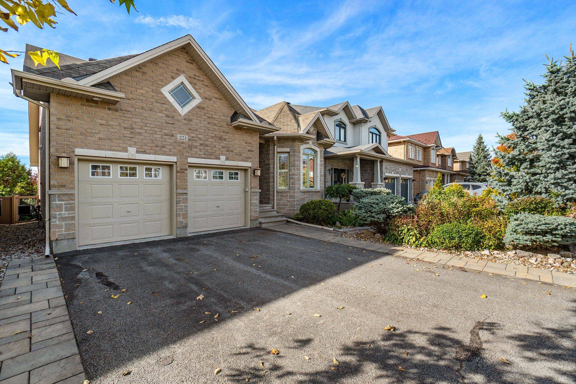 Mooneys Bay - Carleton Heights And Area, ON K2C 4J2,221 Madhu CRES