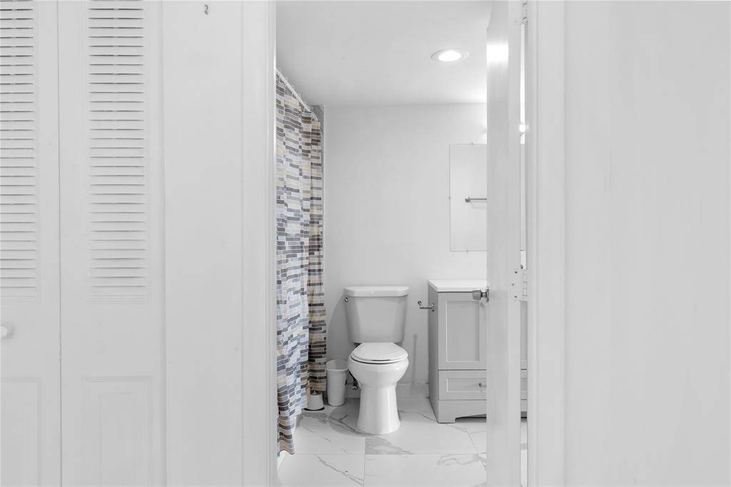 Lauderhill, FL 33319,4164 Inverrary Dr #412