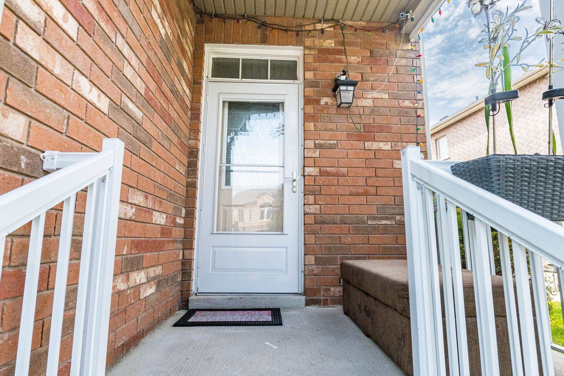 Mississauga, ON L5W 1R8,6672 Opera Glass CRES