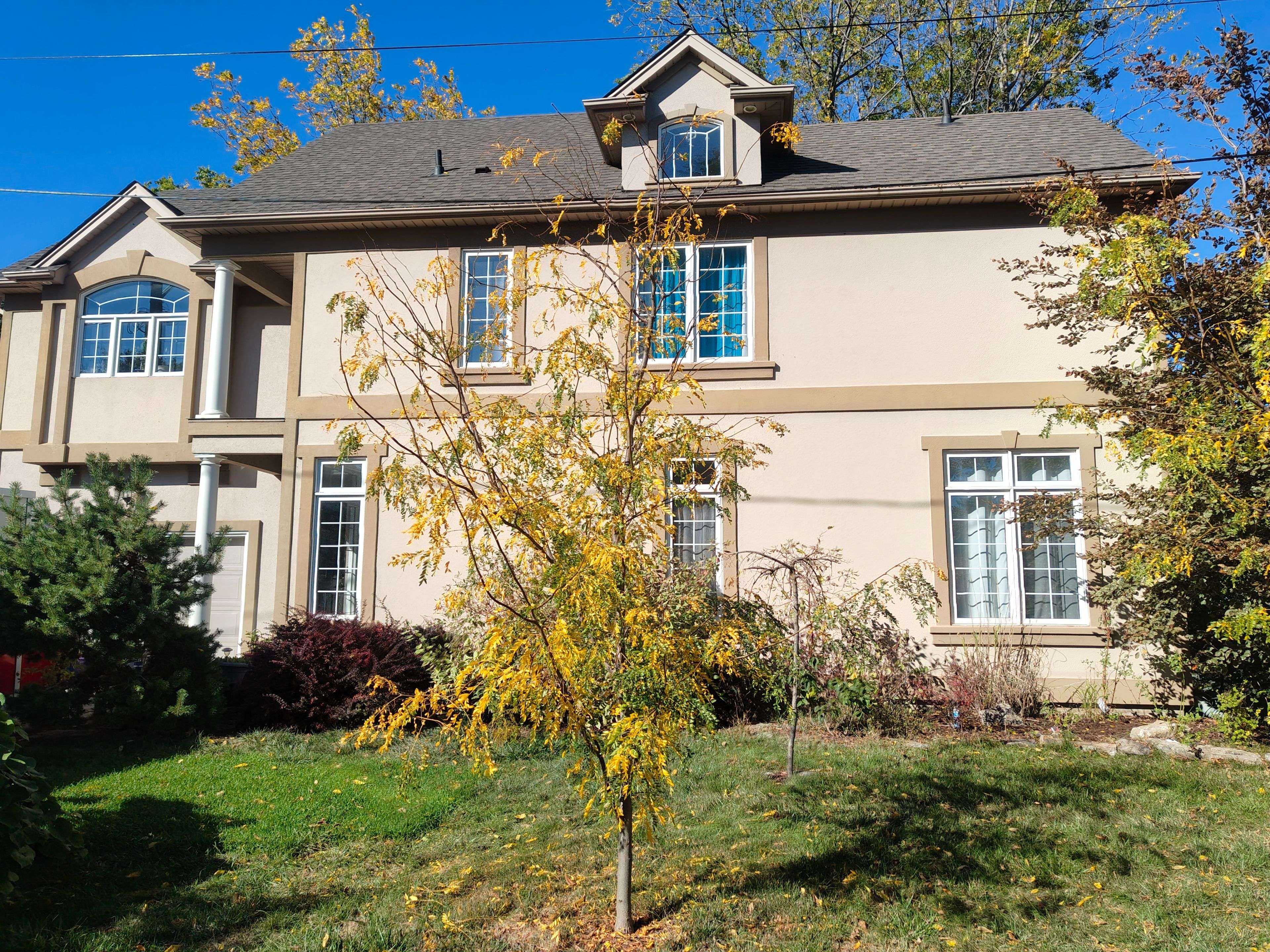 St. Catharines, ON L2T 1T1,22 Ursula AVE