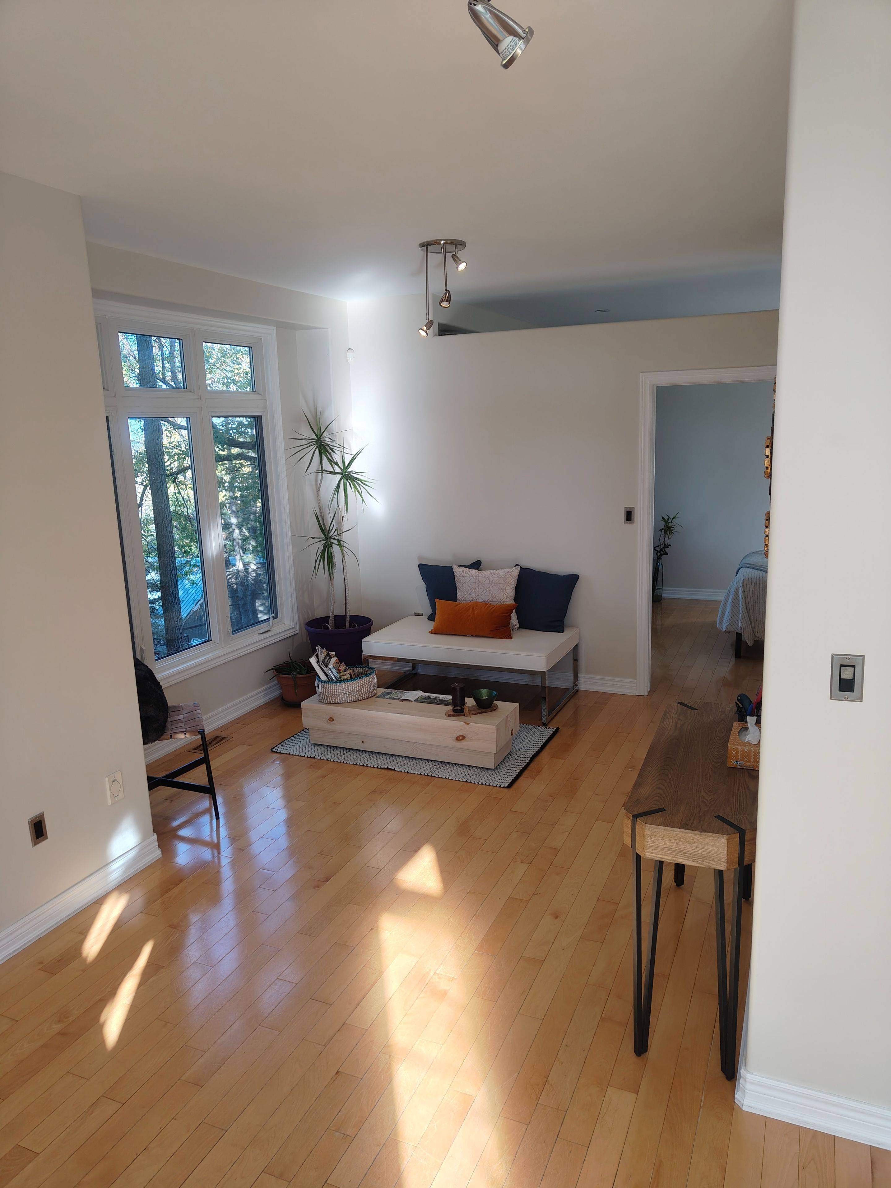 St. Catharines, ON L2T 1T1,22 Ursula AVE