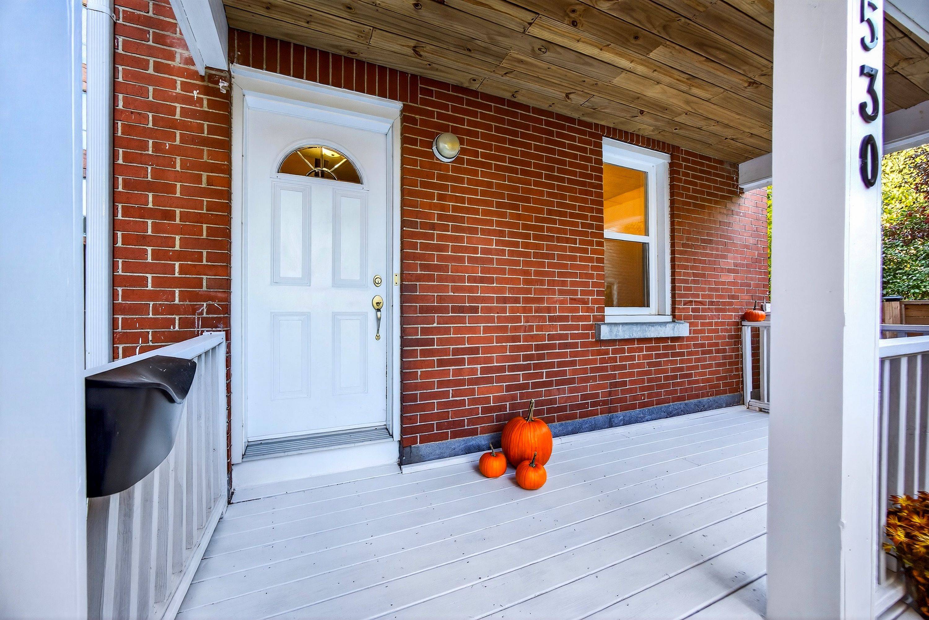 Dows Lake - Civic Hospital And Area, ON K1S 4J3,530 Cambridge ST S