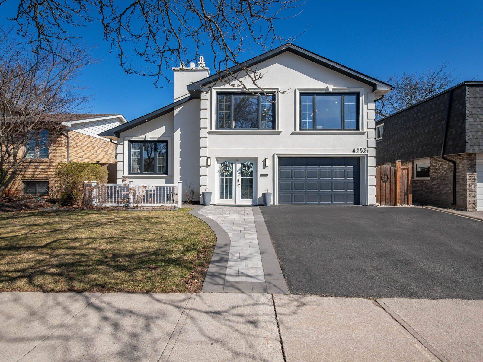 Burlington, ON L7L 4Z9,4232 Longmoor DR