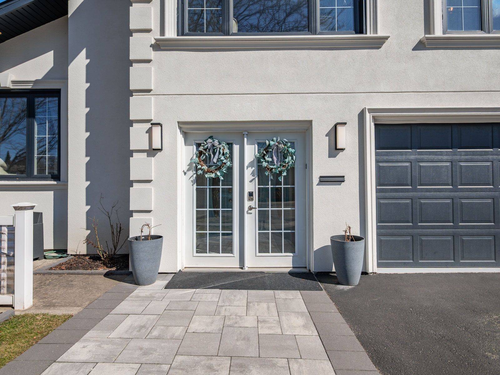 Burlington, ON L7L 4Z9,4232 Longmoor DR