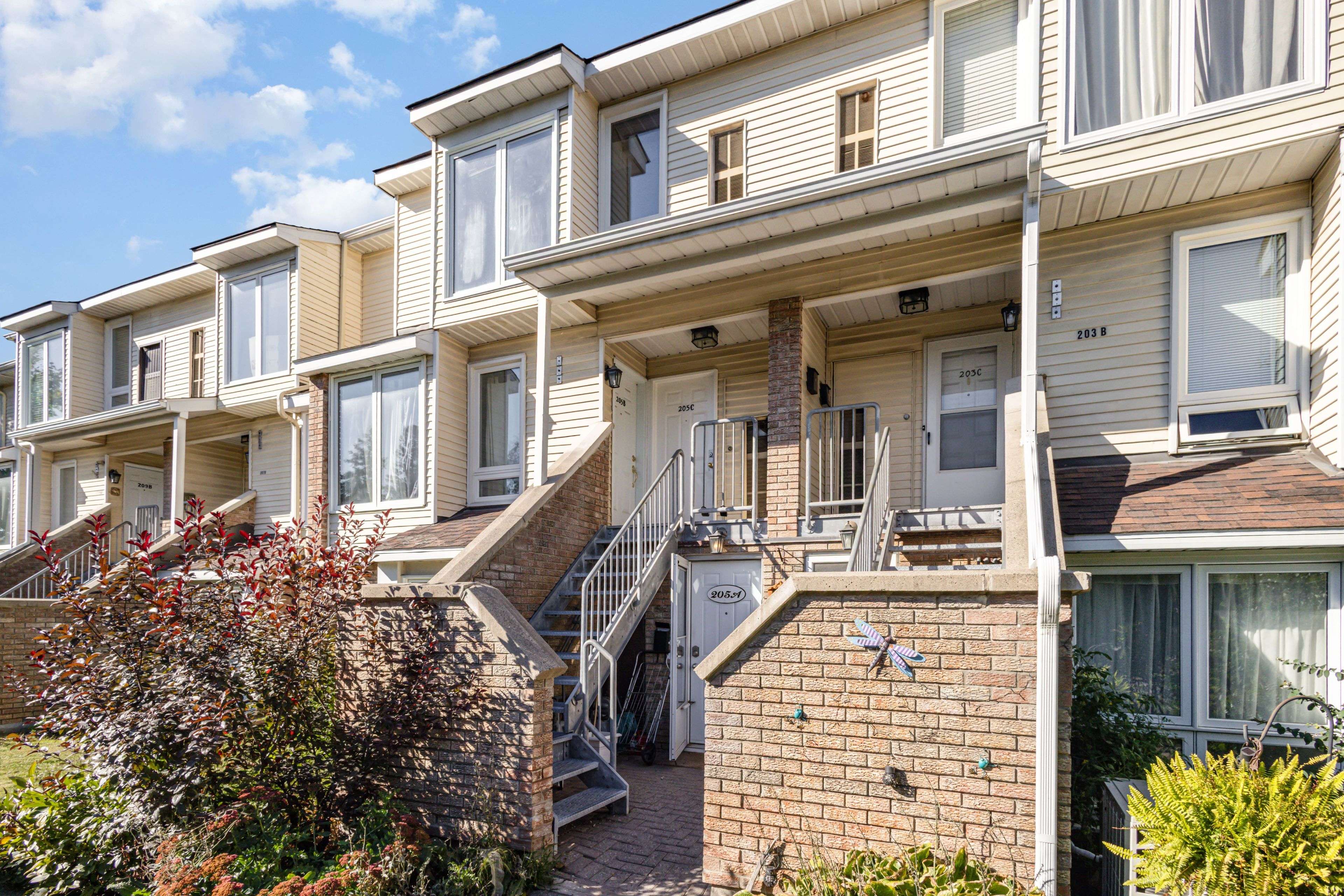 Tanglewood - Grenfell Glen - Pineglen, ON K2G 4P2,205 Woodfield DR #C