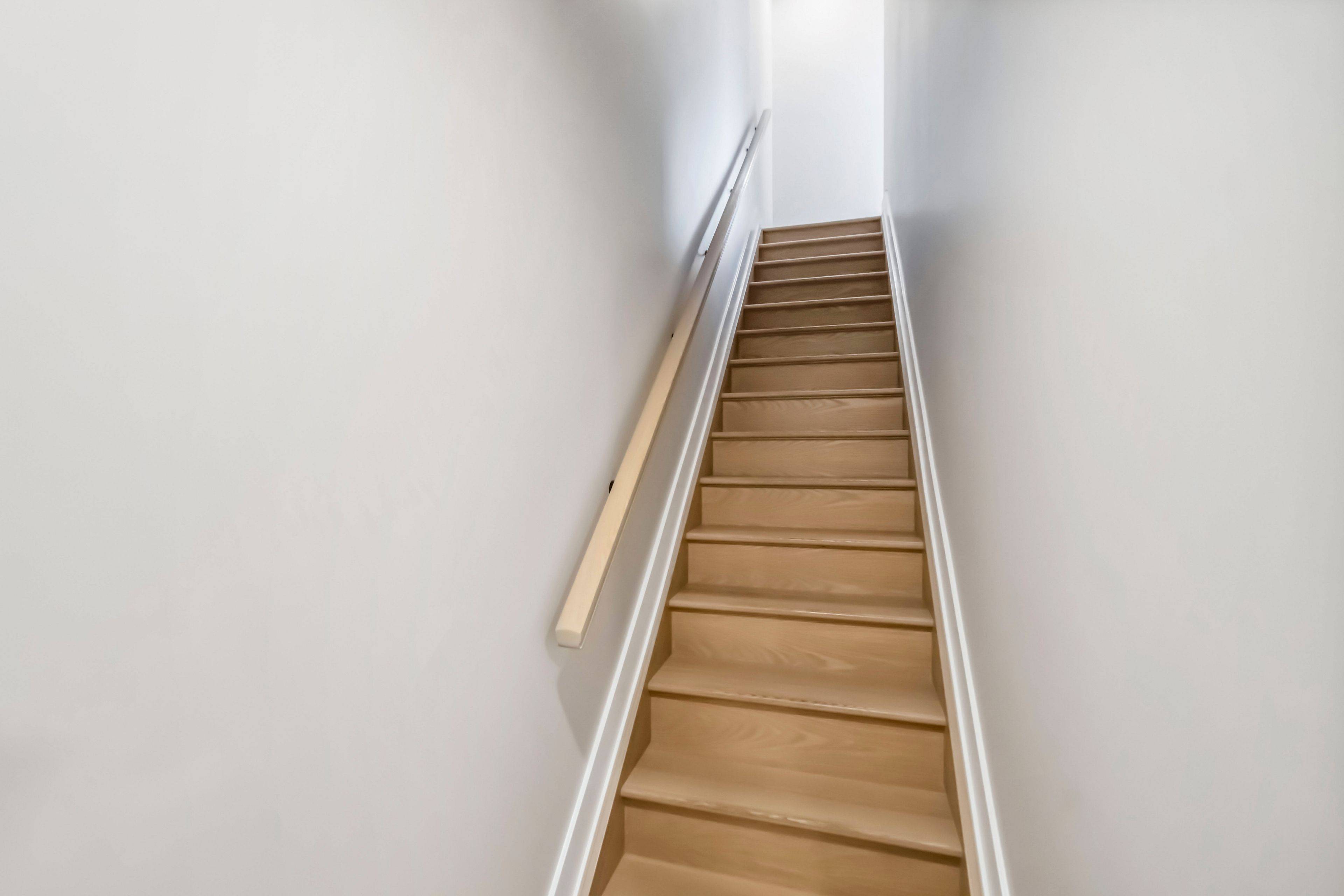 West Centre Town, ON K1Y 2V7,72 Armstrong ST #E