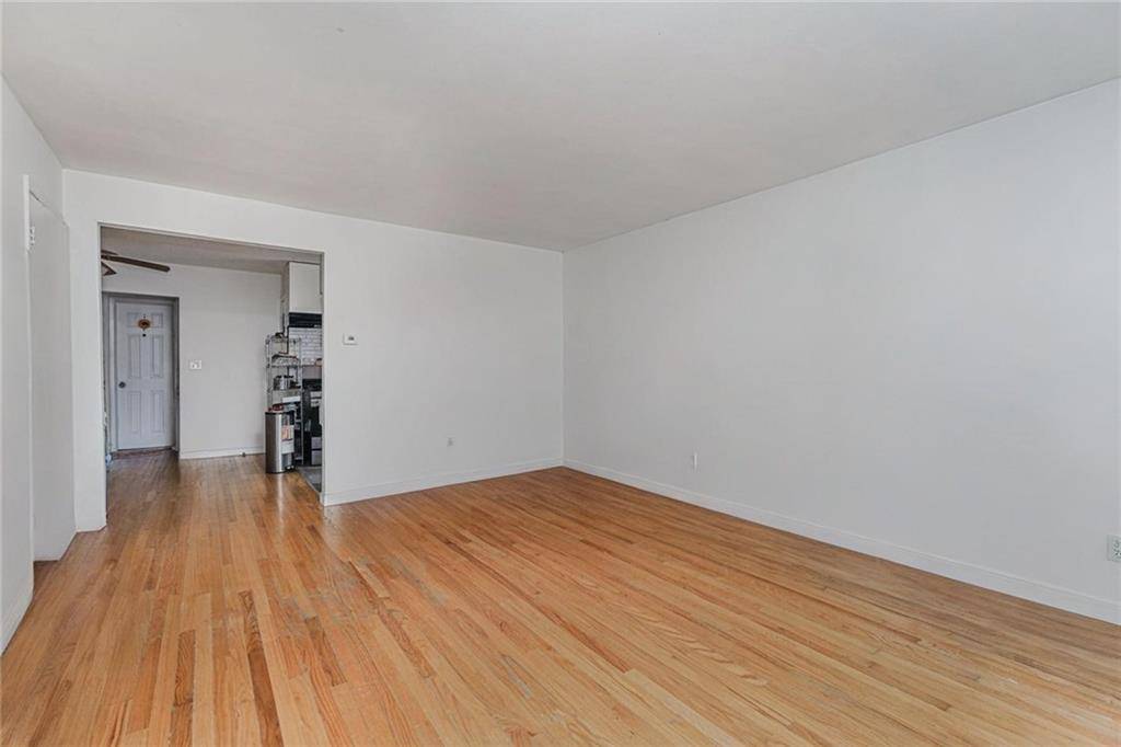 Staten  Island, NY 10301,124 Van Cortlandt AVE