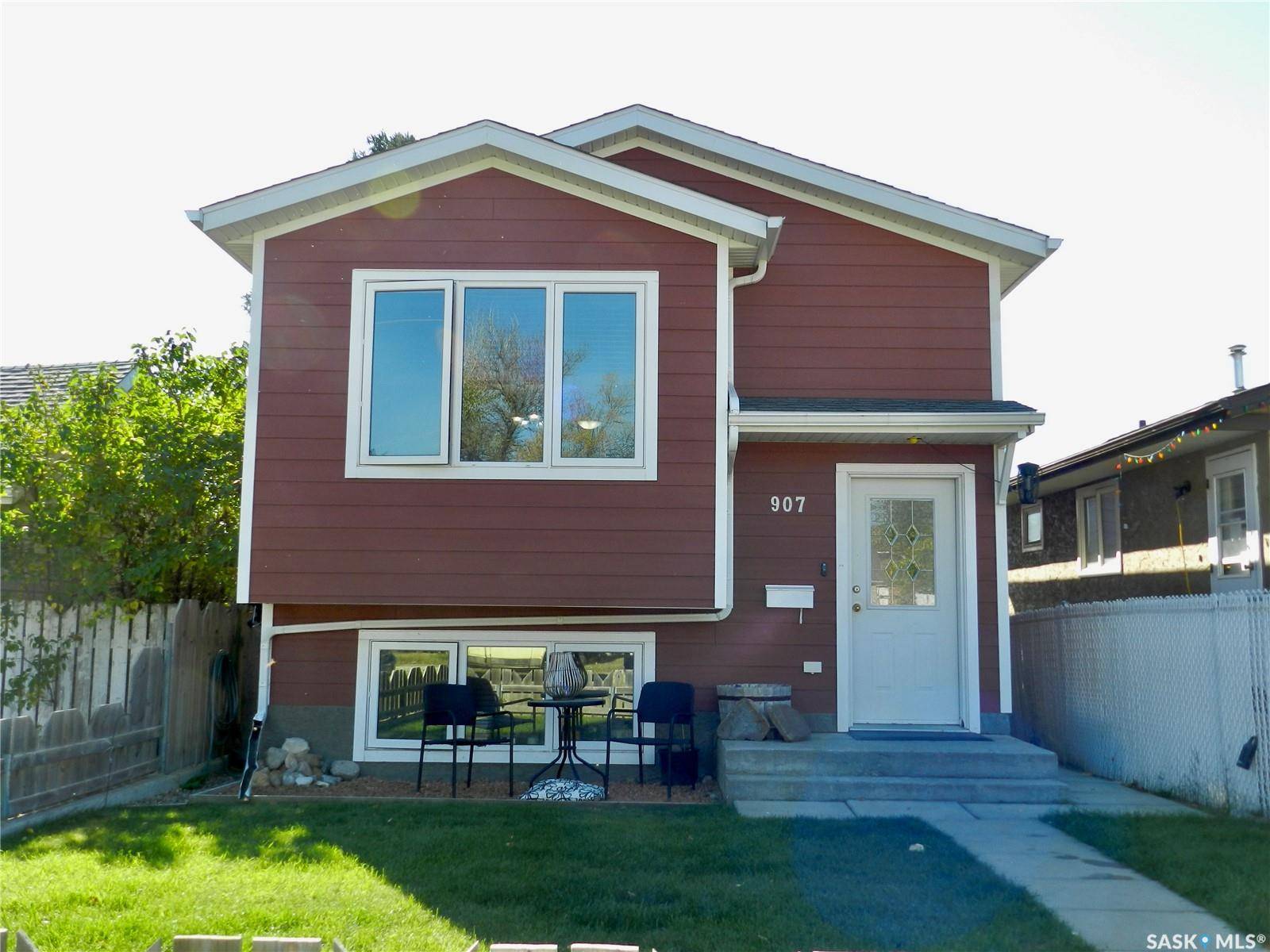 Moose Jaw, SK S6H 0J1,907 Ominica STREET E