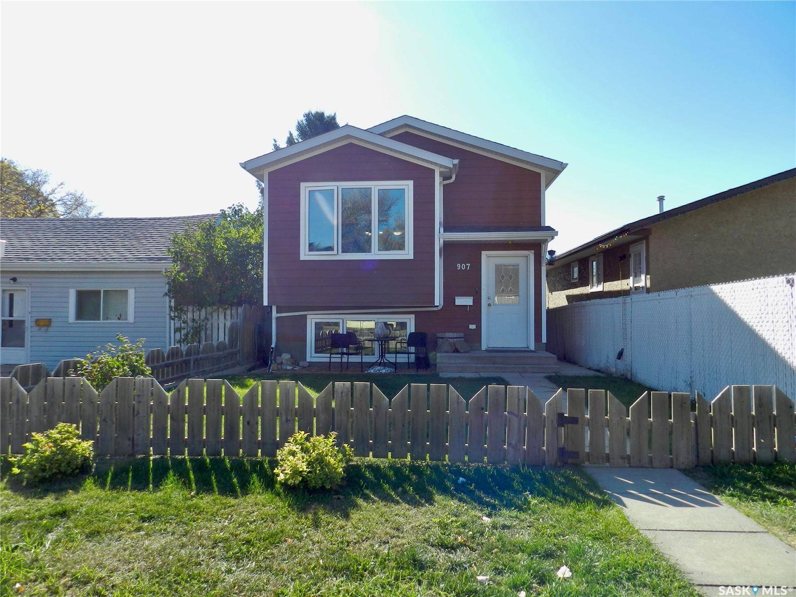 Moose Jaw, SK S6H 0J1,907 Ominica STREET E