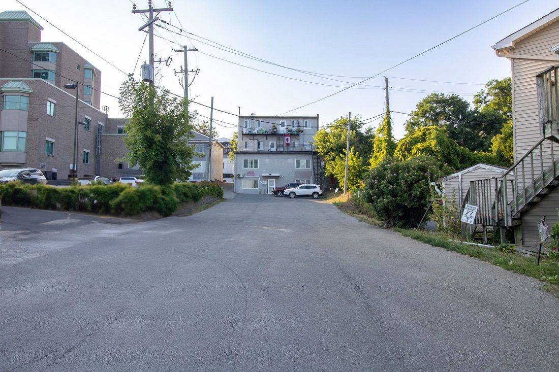 Brockville, ON K6V 1A7,27 King ST E