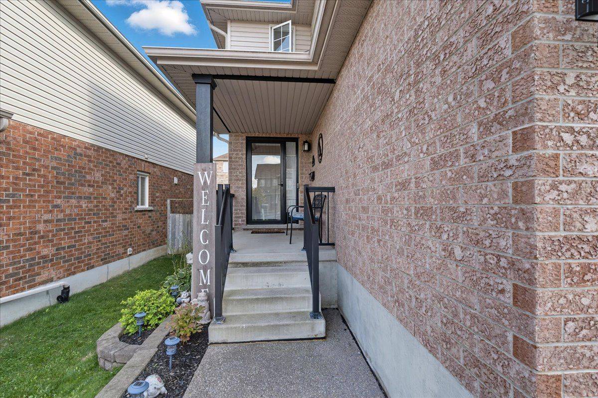 Kitchener, ON N2R 1W2,57 Tweedsdale ST