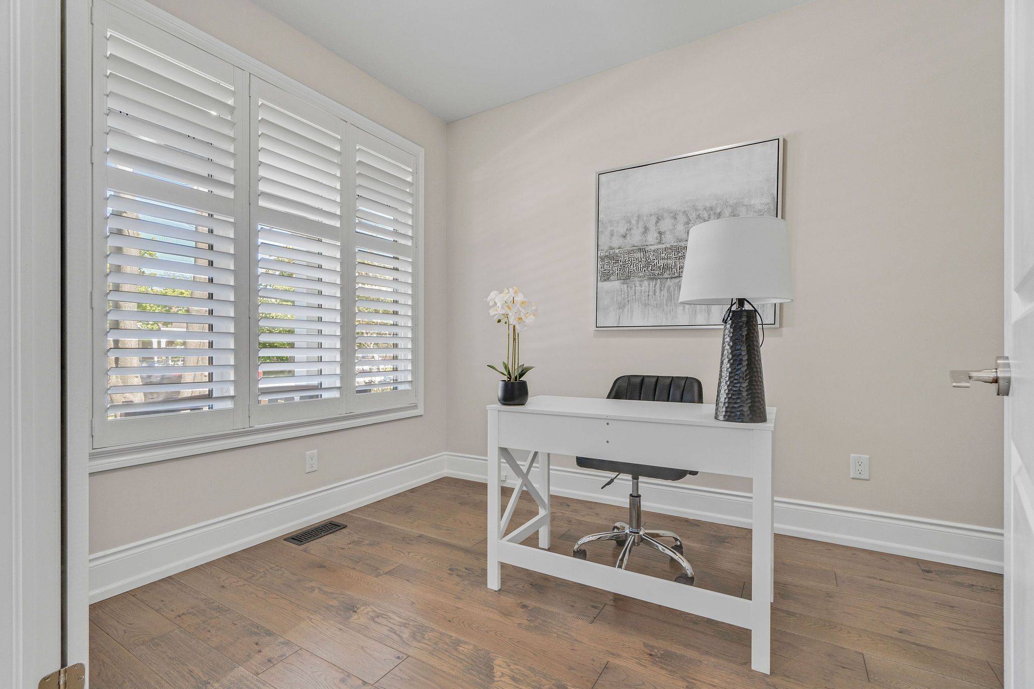 Hamilton, ON L8H 6Z4,958 Beach BLVD