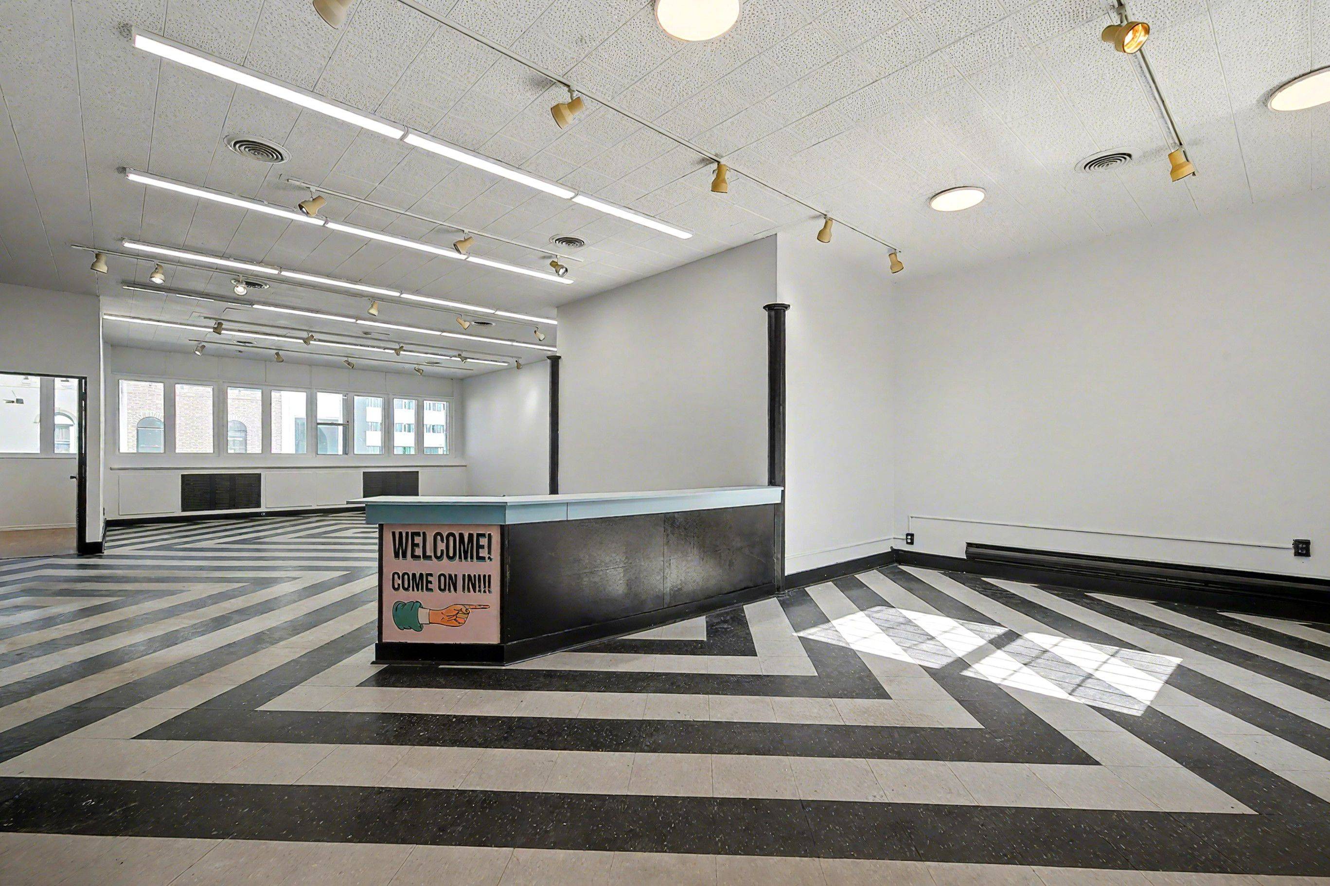 Kitchener, ON N2G 2K4,19 King ST E