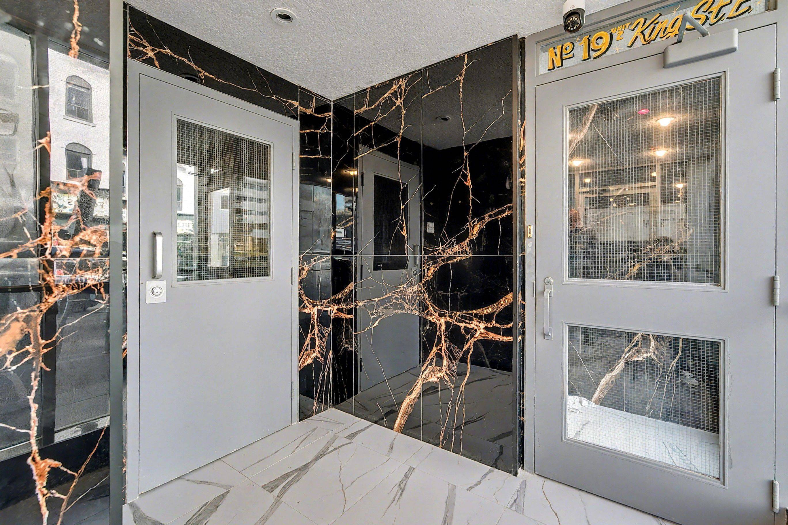 Kitchener, ON N2G 2K4,19 King ST E