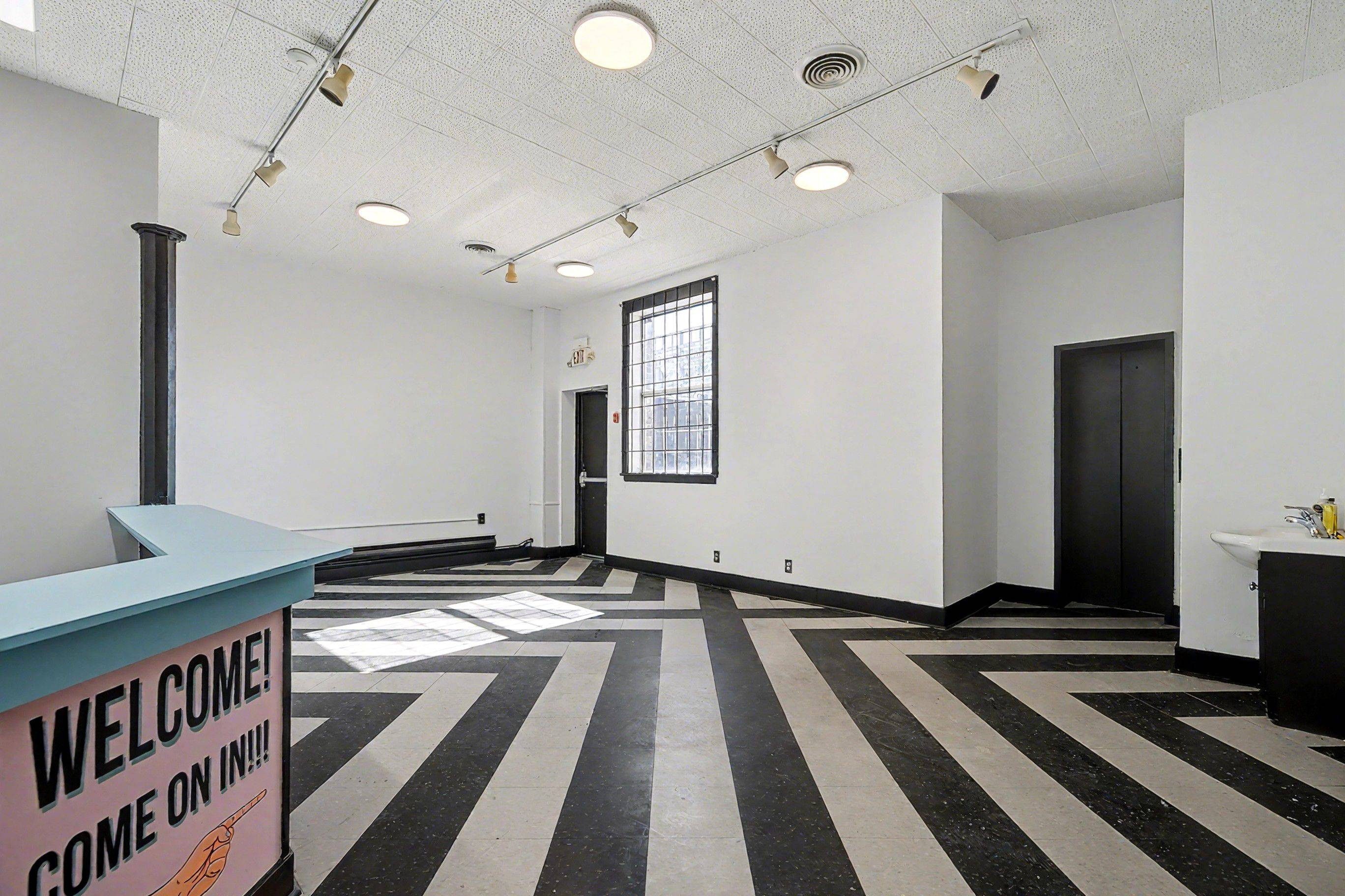 Kitchener, ON N2G 2K4,19 King ST E