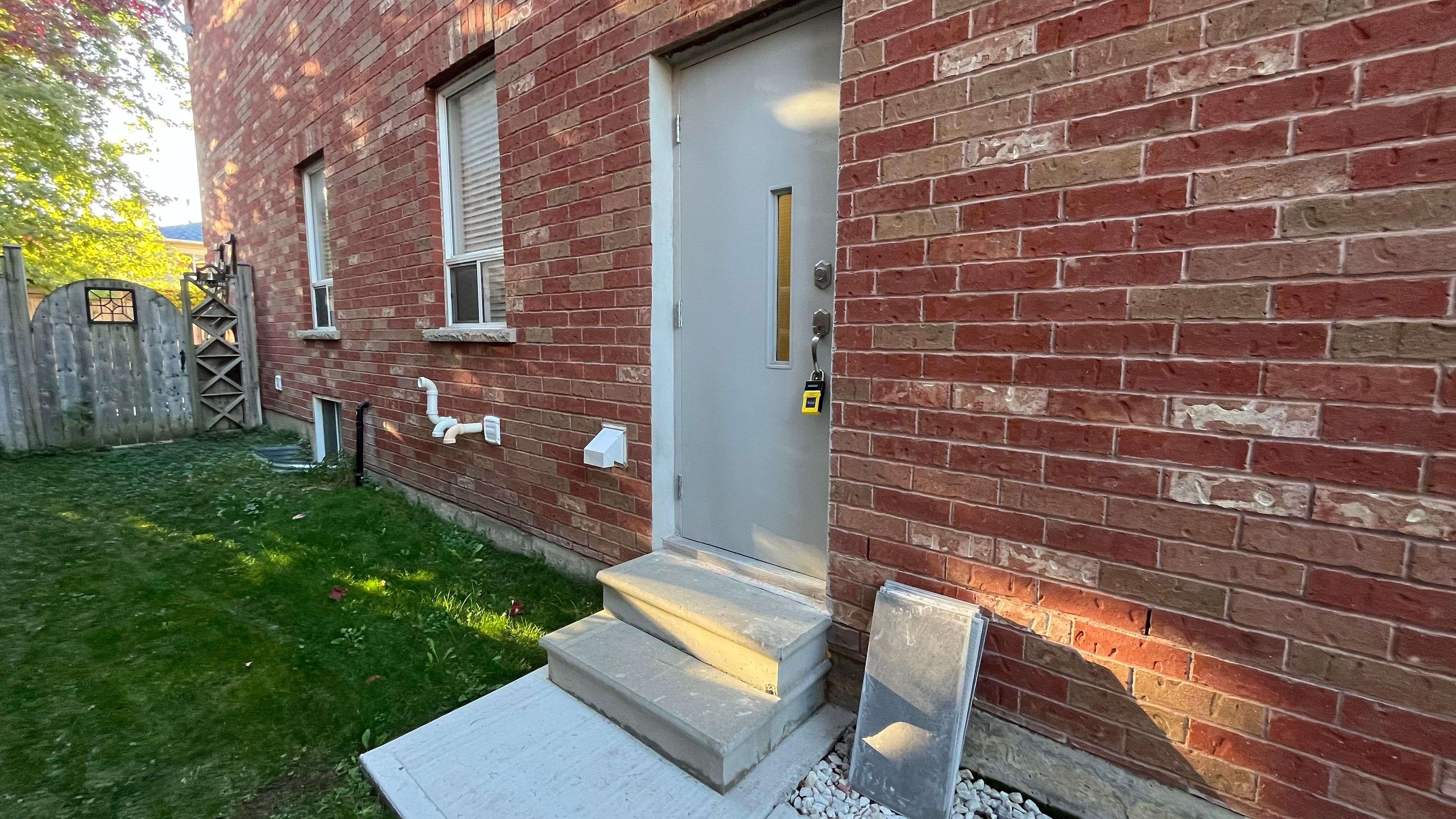 Barrie, ON L4N 7M1,6 White CRES #Bsm