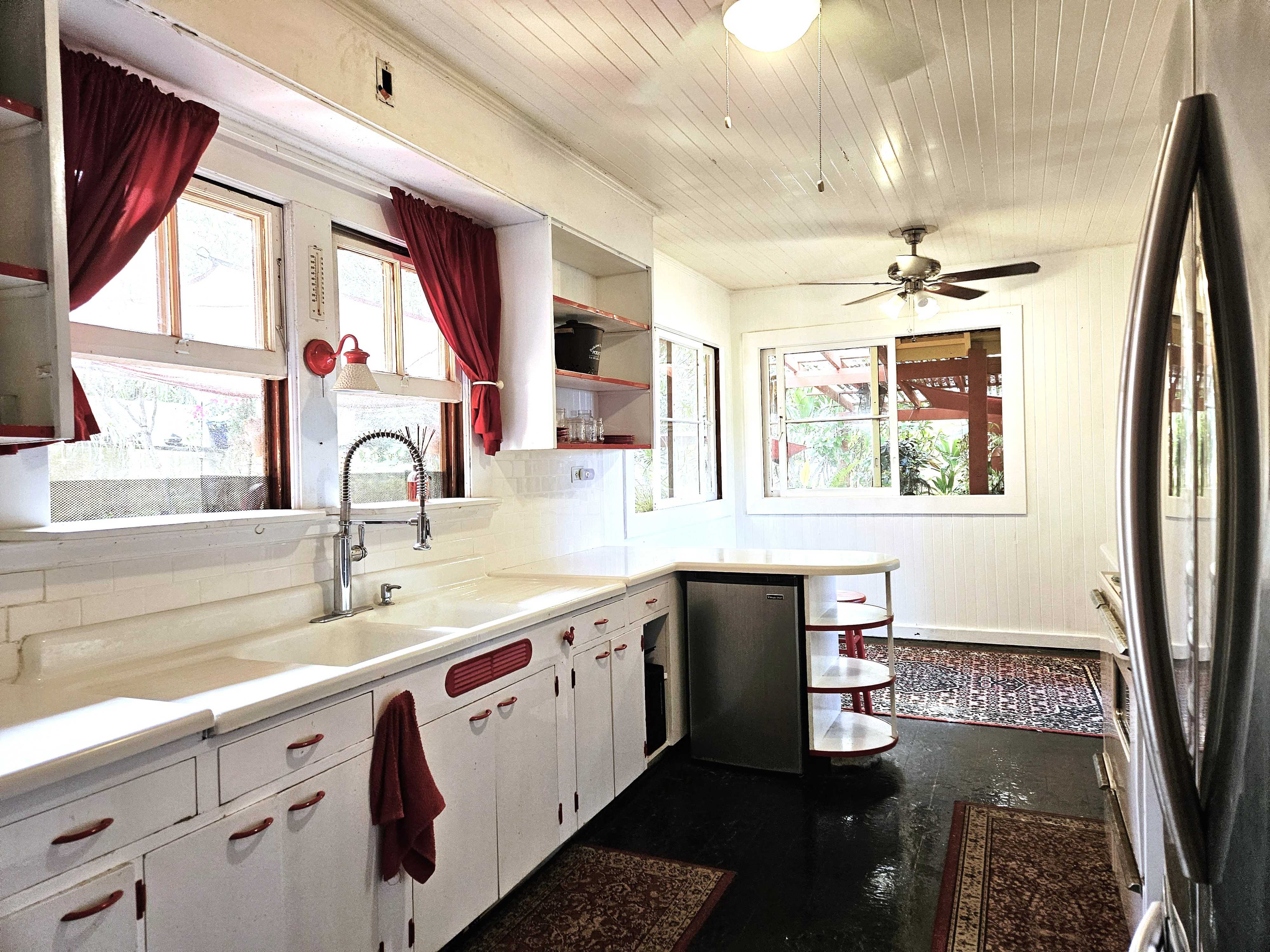 Laupahoehoe, HI 96764,35-2064 OLD MAMALAHOA HIGHWAY