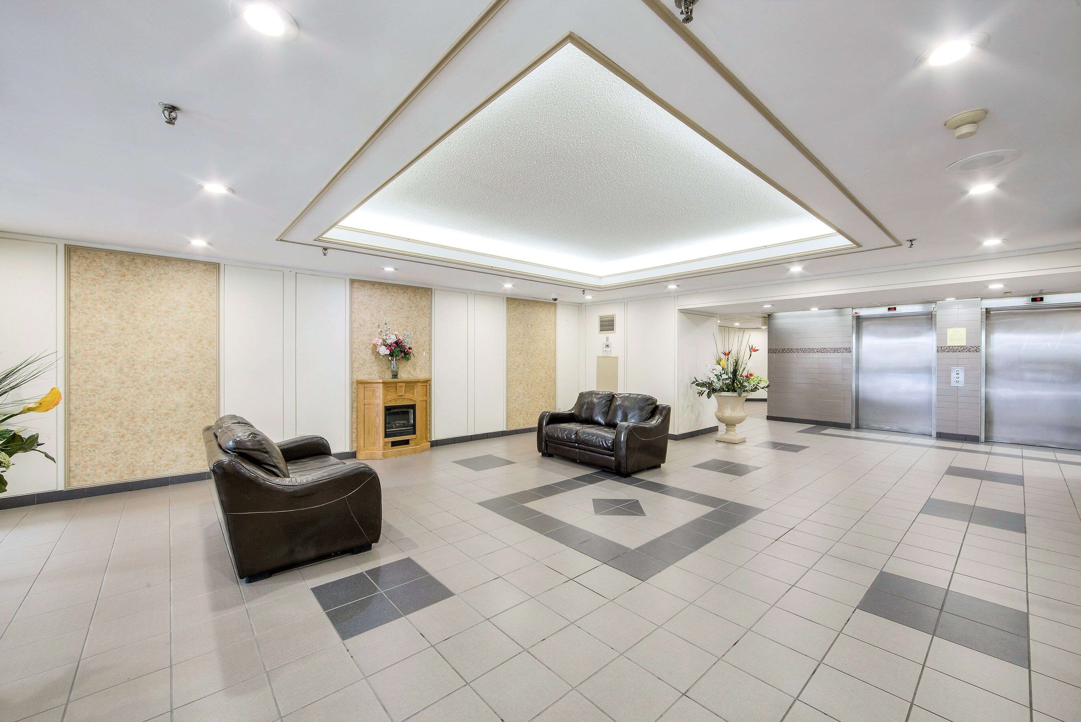 Toronto E11, ON M1B 5J4,400 Mclevin AVE #1001